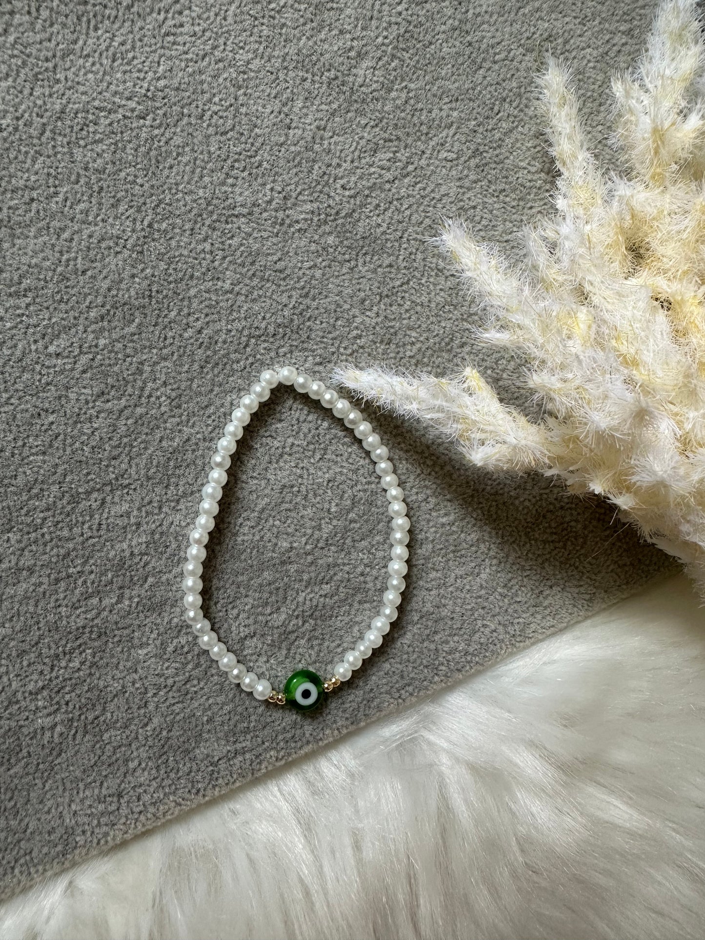 Perlenarmband weiß mit Hellgrünem Nazar - 10387