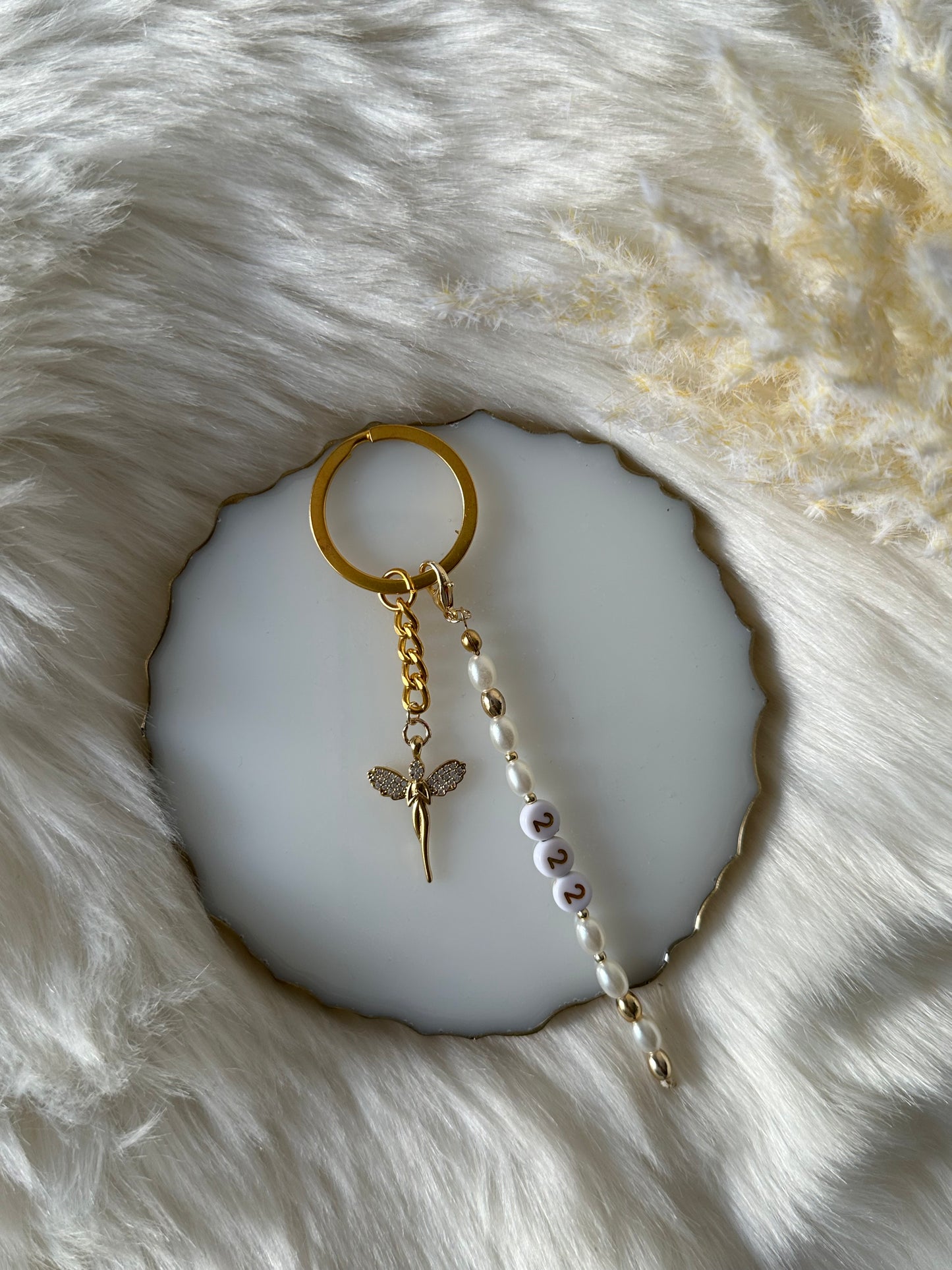 Schlüsselanhänger mit Goldenen und Weißen Perlen und Engel Anhänger - 10055