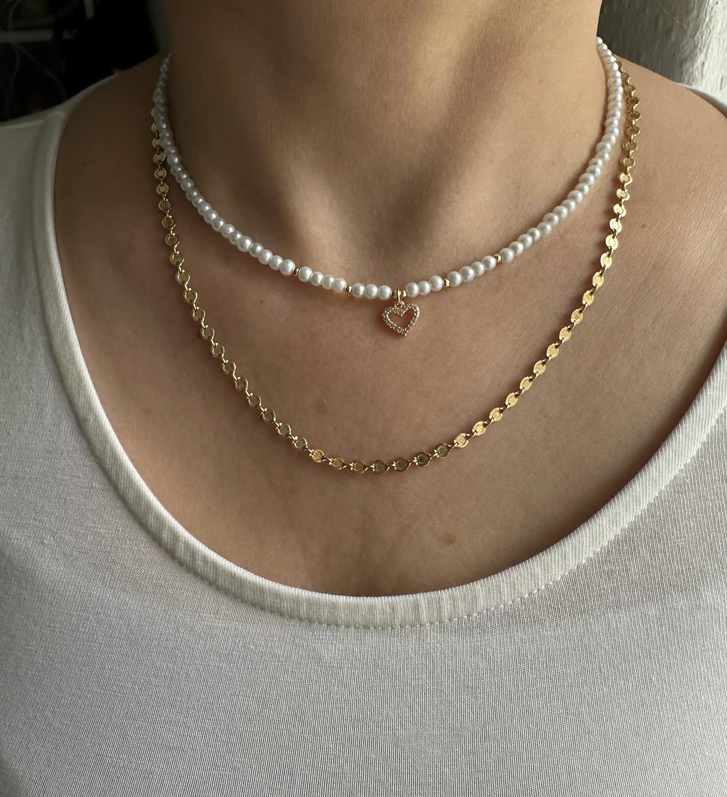 Perlenkette mit Weißen Perlen und goldenen Herz Anhänger - 10208