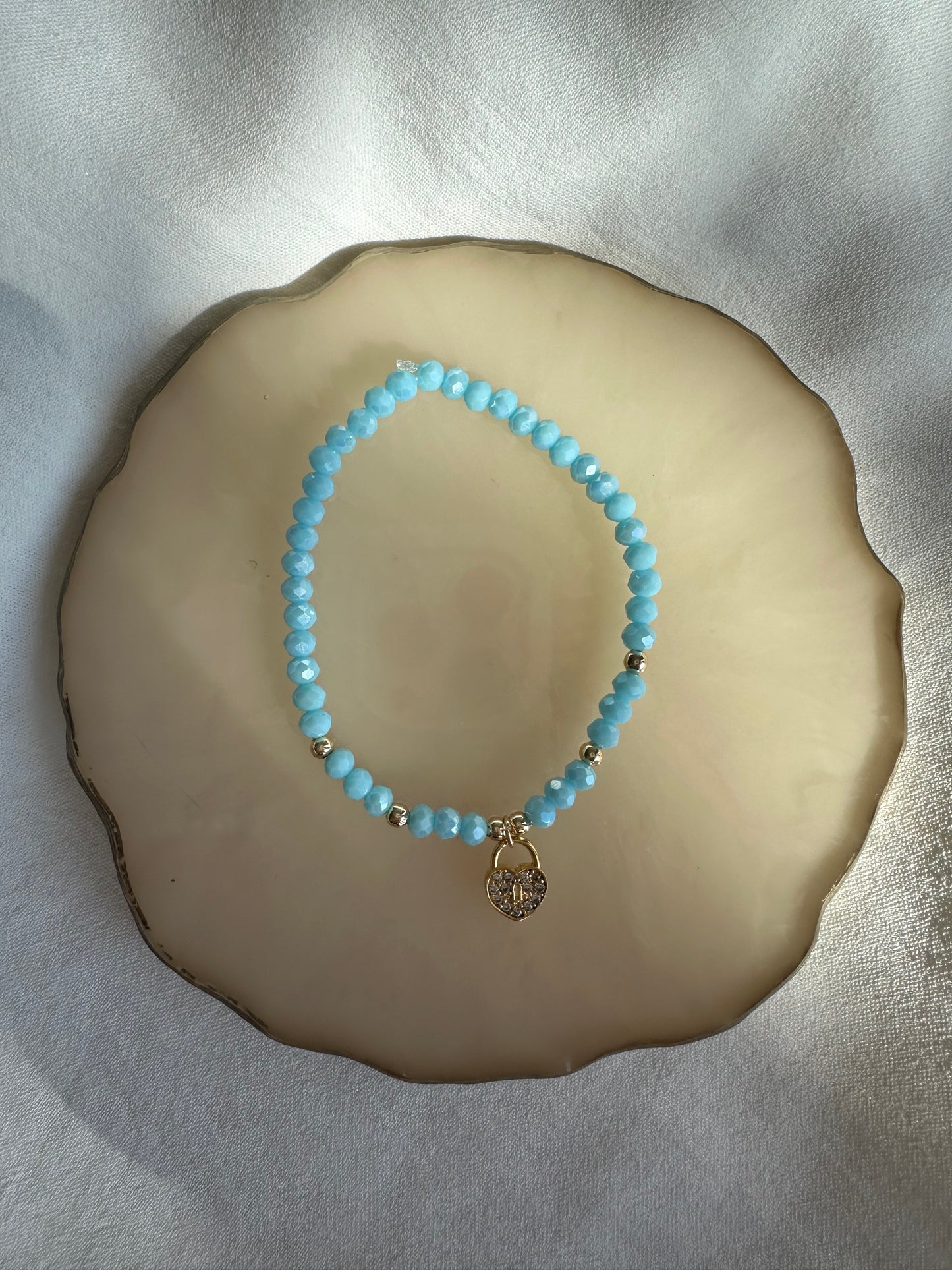 Perlenarmband mit Blauen Kristallperlen und Herz Schloss Anhänger - 10268