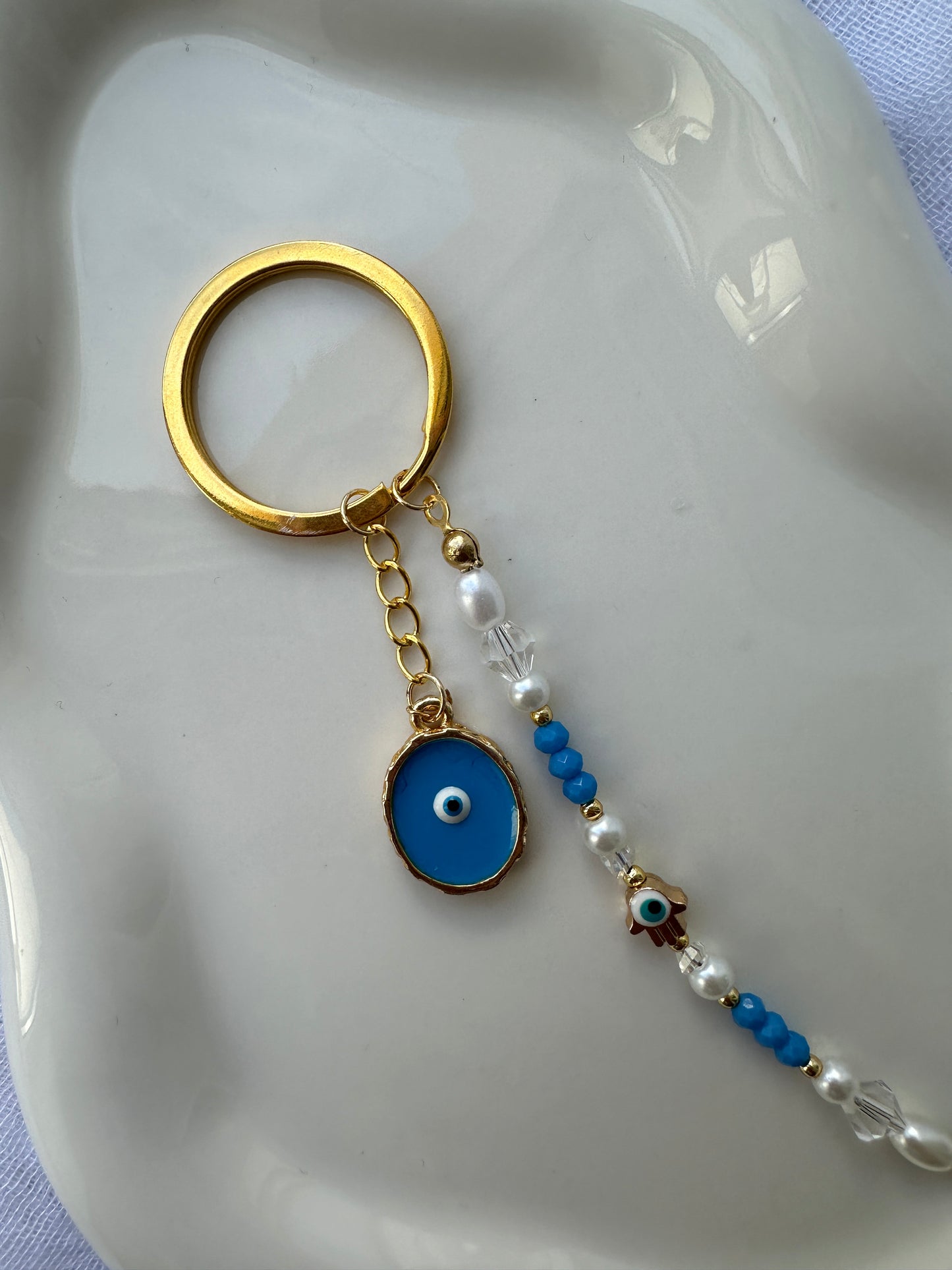 Schlüsselanhänger mit Weißen und Blauen Perlen + Evil eye und Fatimas Hand Anhänger - 10032