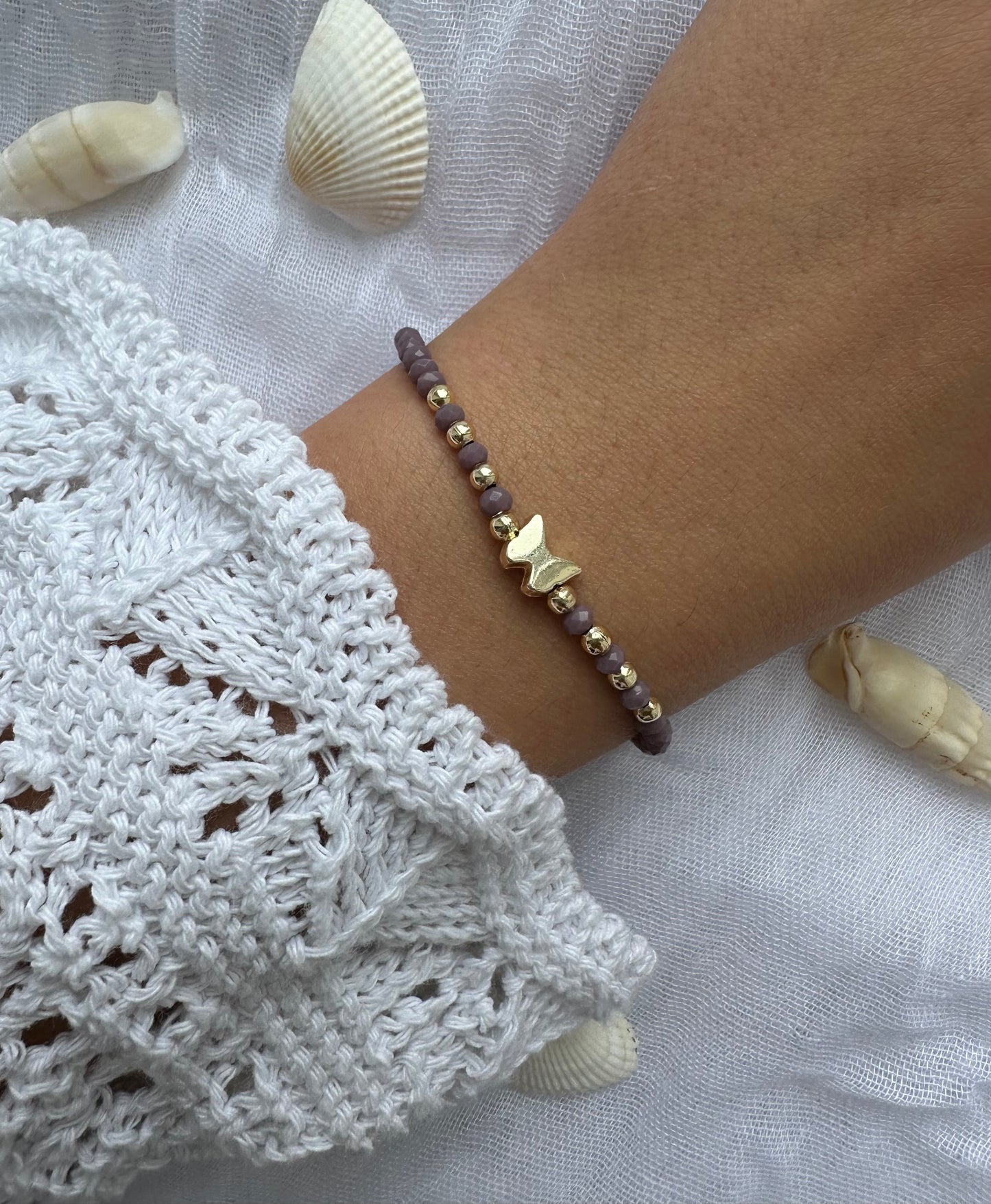Perlenarmband mit Lila/Braunen Kristallperlen und Schmetterling Anhänger - 10378