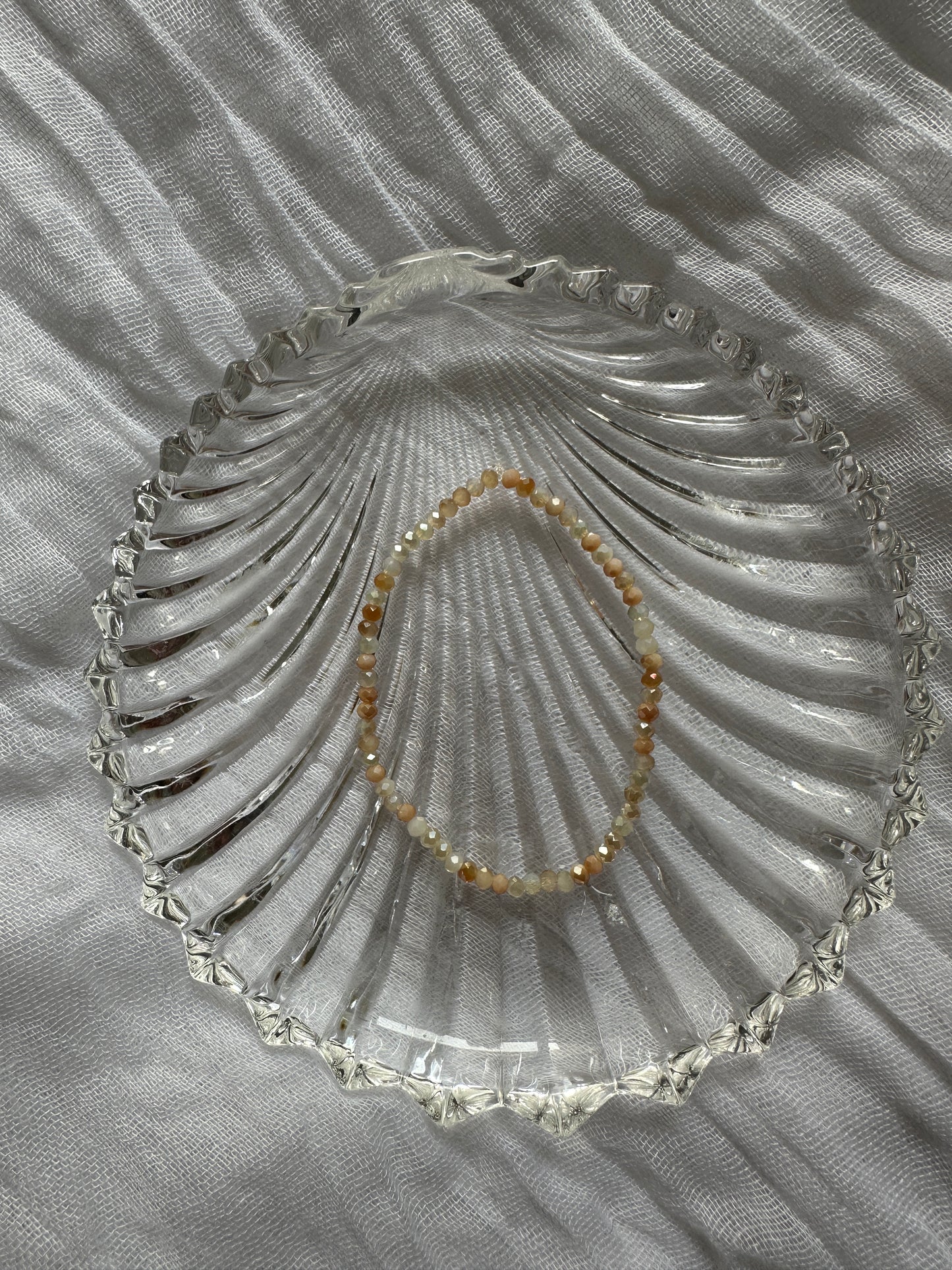 Perlenarmband mit Beigen Kristallperlen - 10338