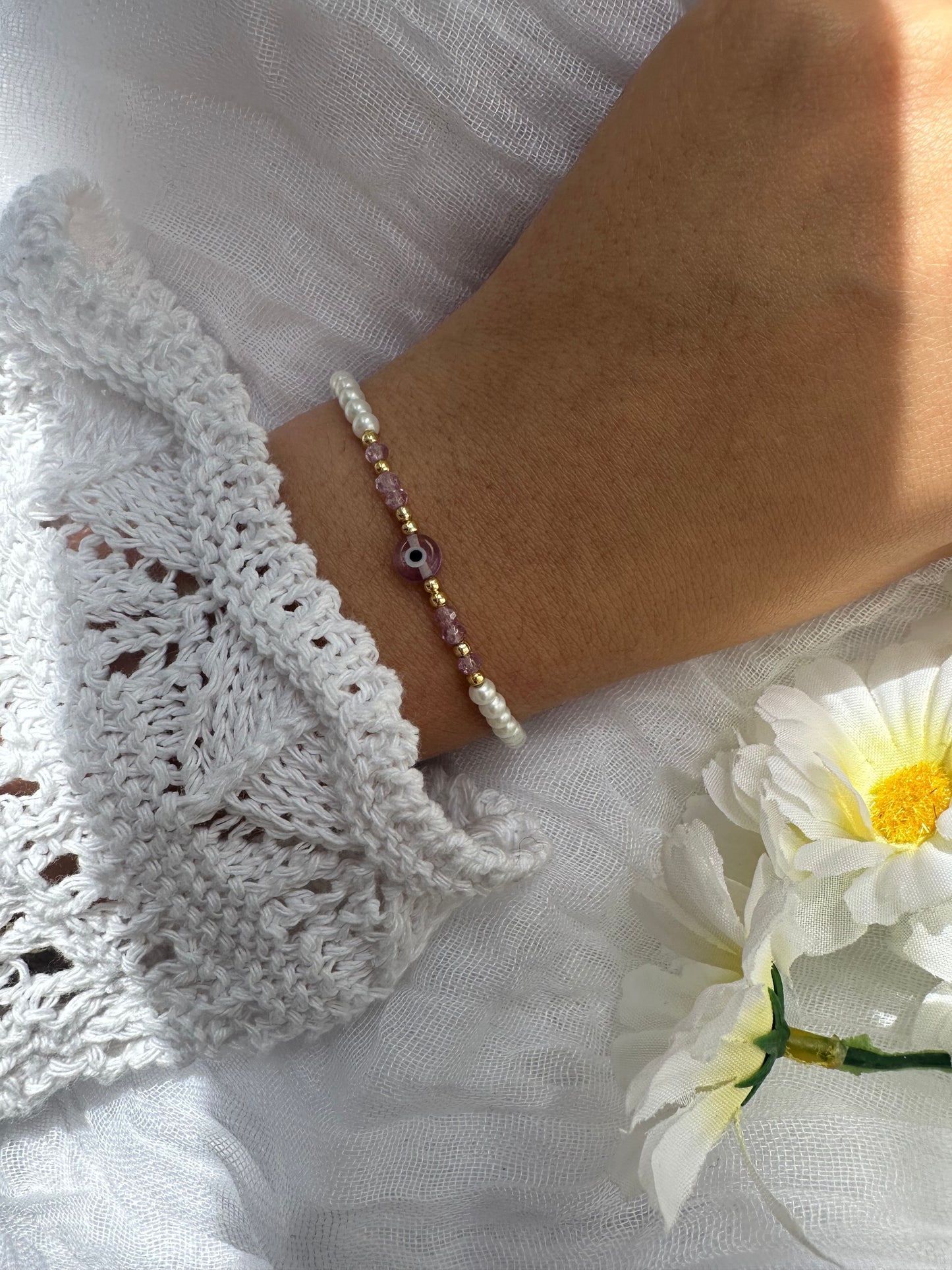 Perlenarmband mit Weißen und Lila Perlen und Nazar - 10371