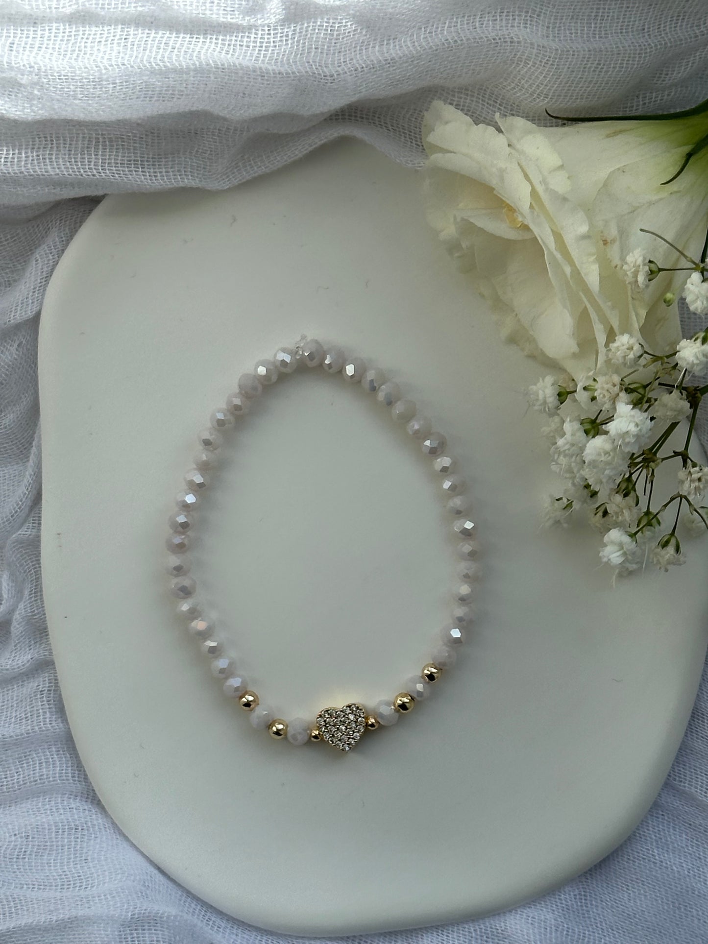 Perlenarmband mit Lila Perlen und Zirkonia Herz Anhänger - 10563
