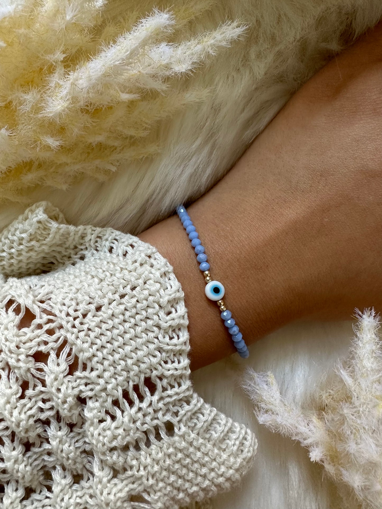 Perlenarmband mit blauen Perlen und mit nazar - 10407
