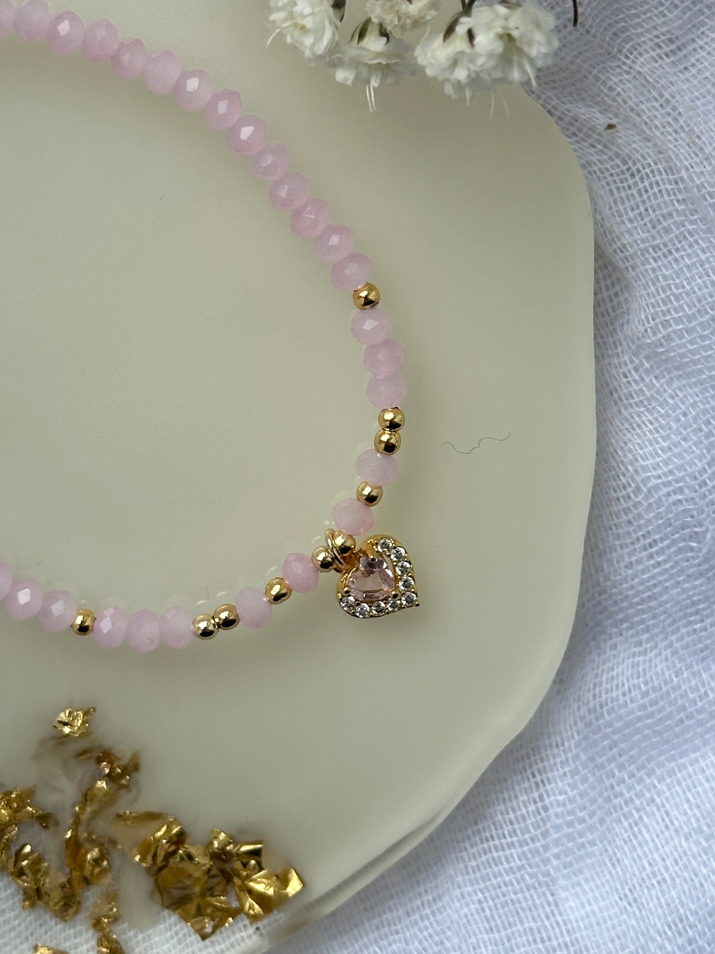 Perlenarmband mit Rosa Kristallperlen und Herz Anhänger - 10495