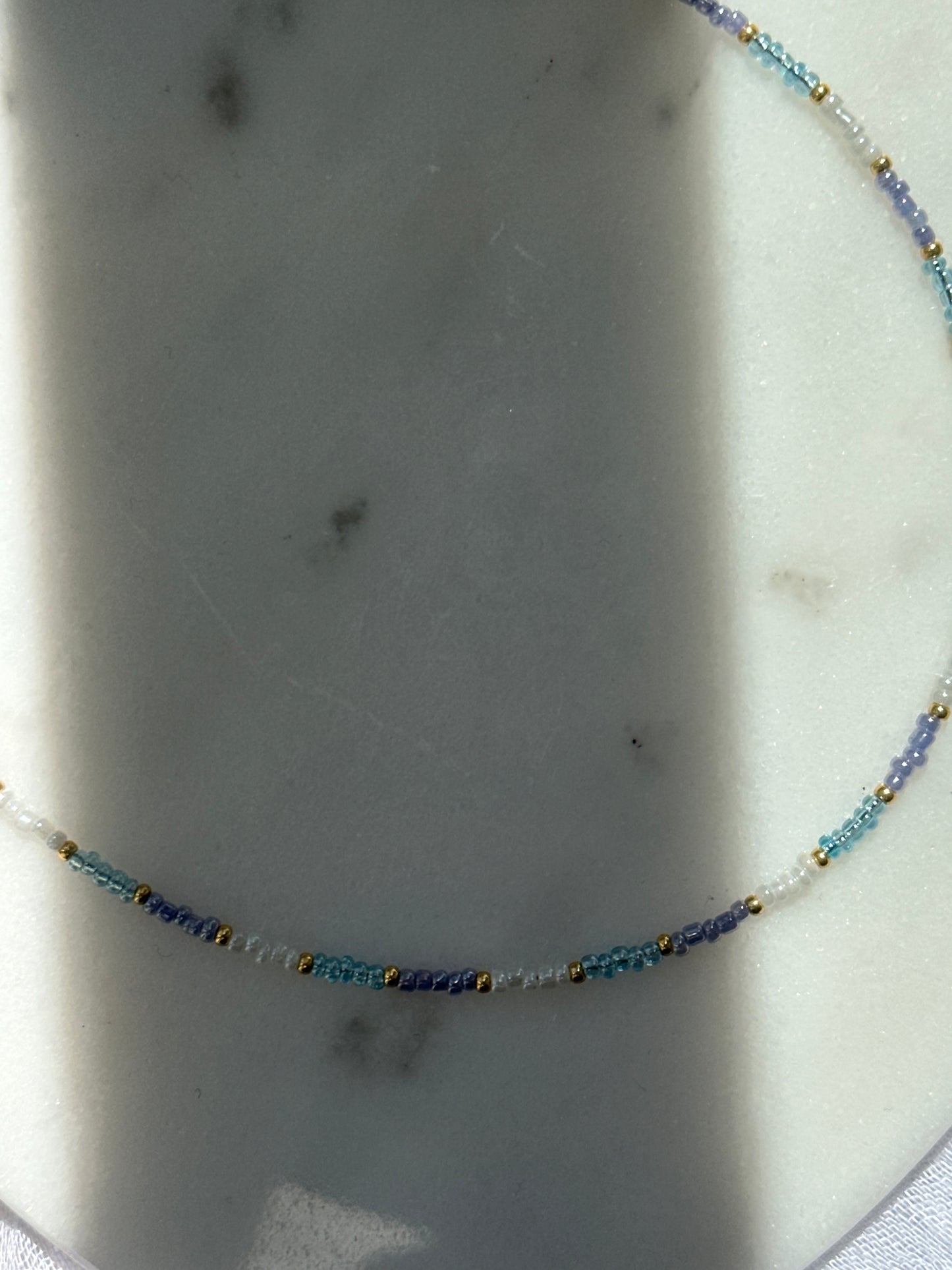 Perlenkette mit Blauen und Weißen Perlen - 10707