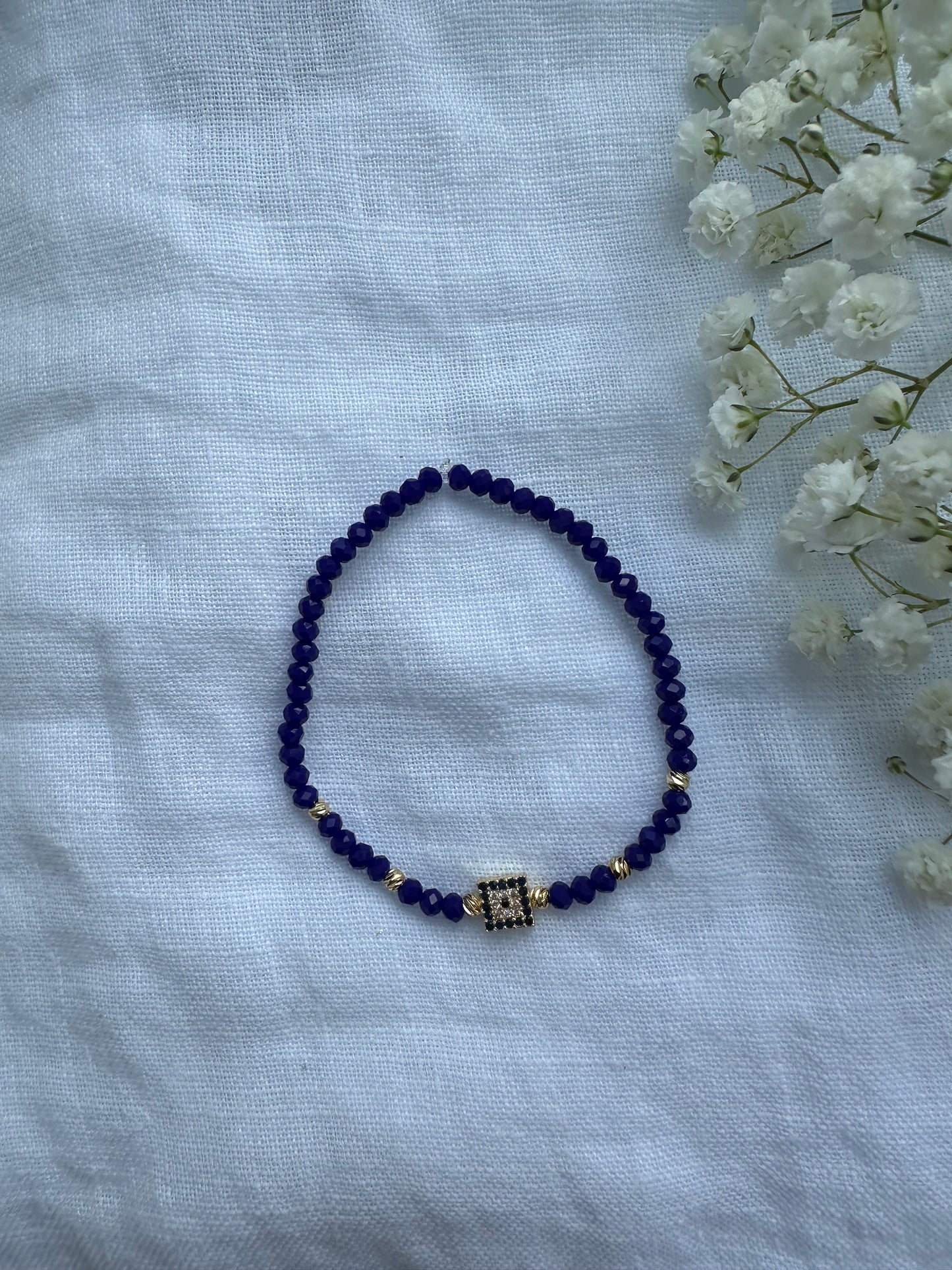 Perlenarmband mit Dunkelblauen Kristallperlen und Nazar Anhänger - 10314