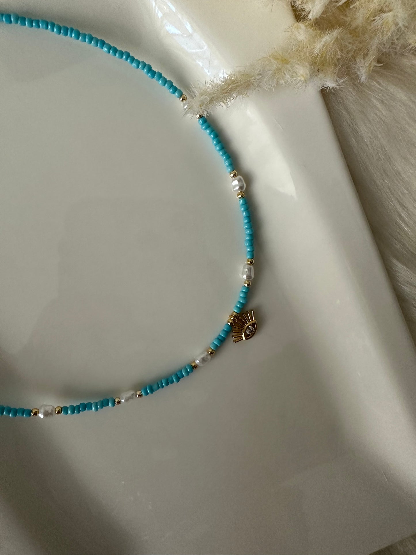 Perlenkette chocker blau mit kleinen Süßwasserperlen und Augen Anhänger - 10179
