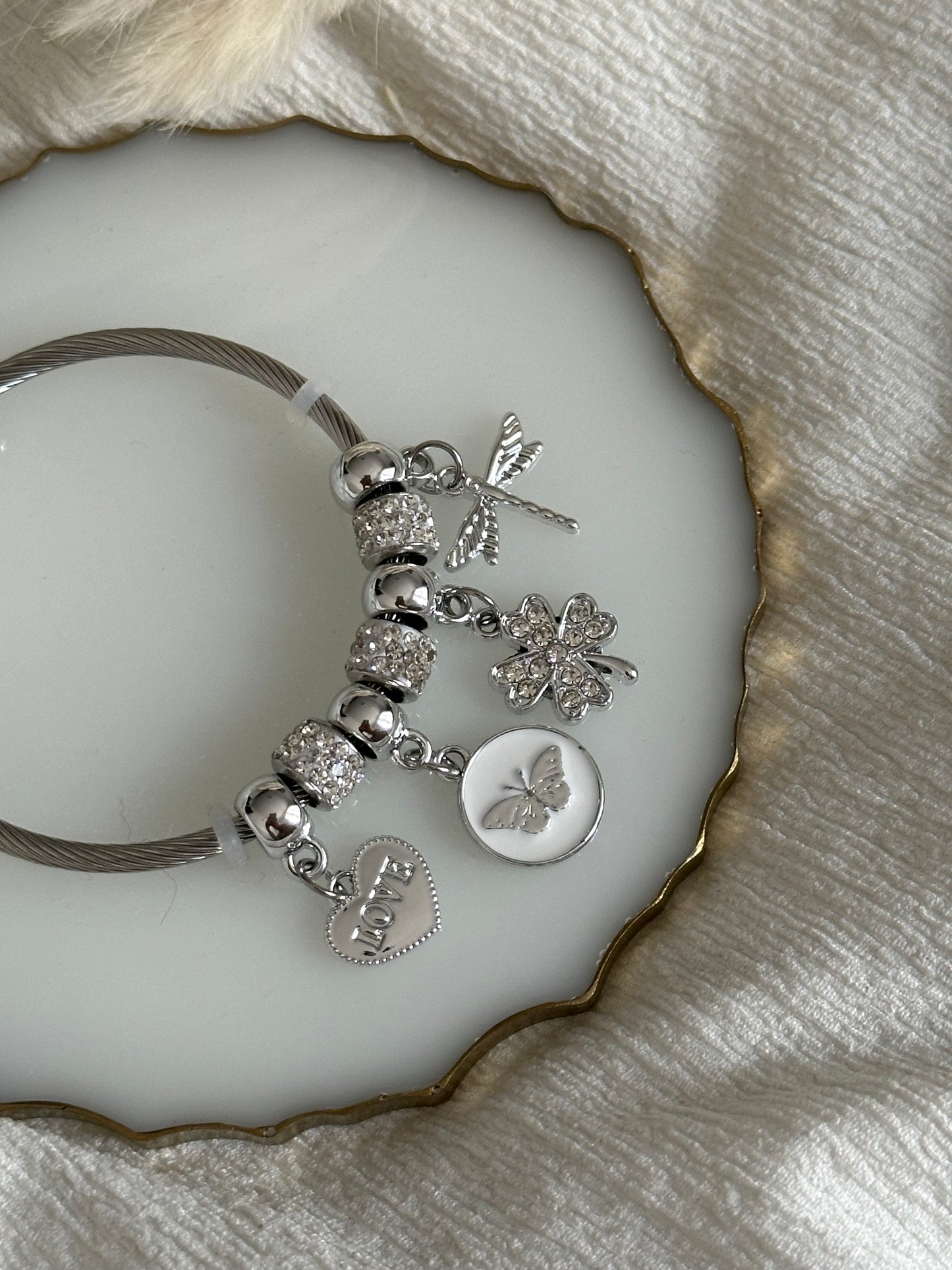 Armband mit silbernen Charms