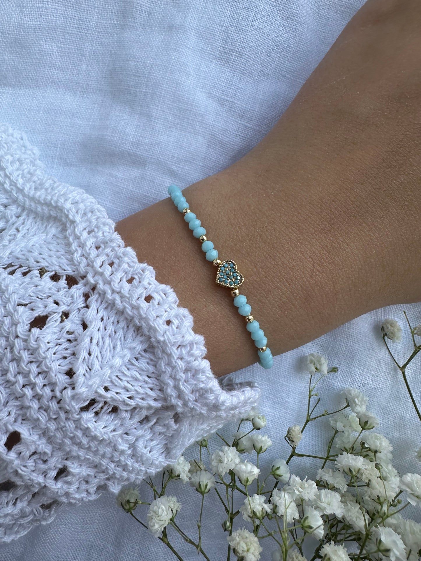 Perlenarmband mit Hellblauen Kristallperlen und Herz Anhänger - 10315