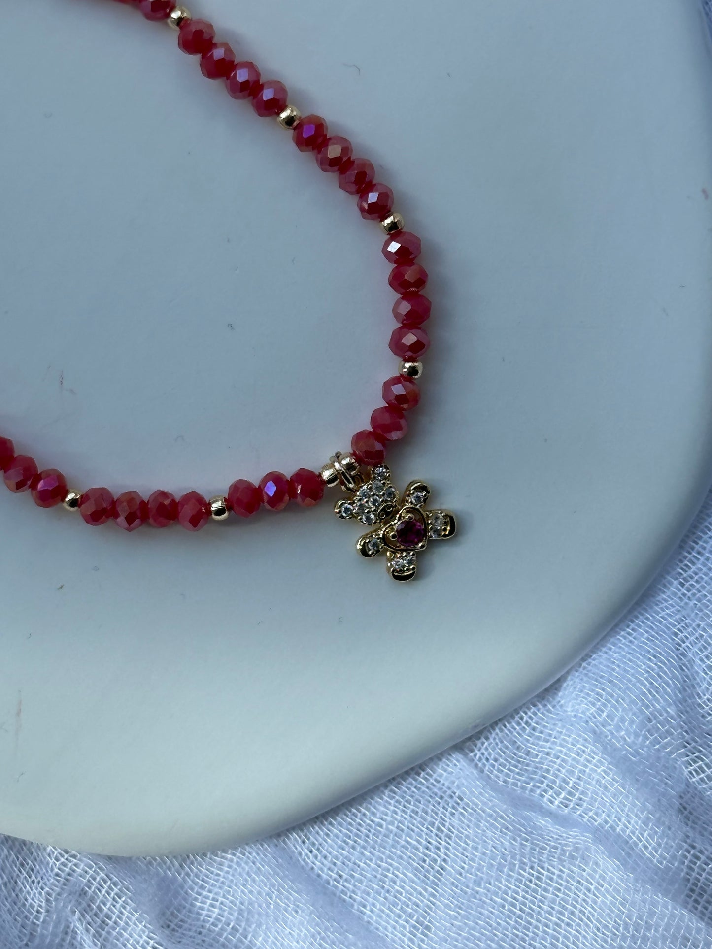 Perlenarmband mit Kristallperlen und Teddy Anhänger - 10668