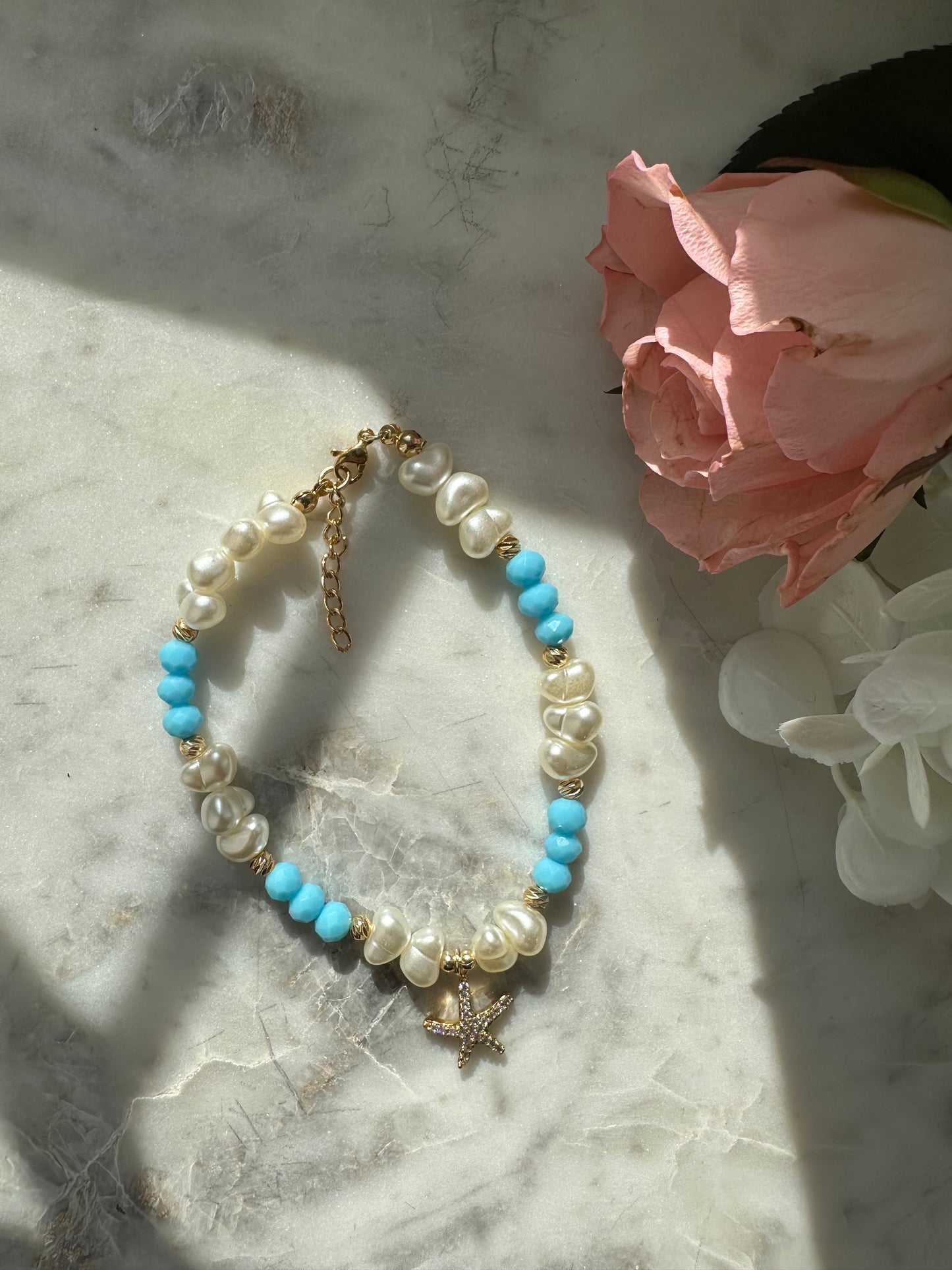 Fußkette mit Weißen und Blauen Perlen und goldenen Seestern Anhänger - 10085