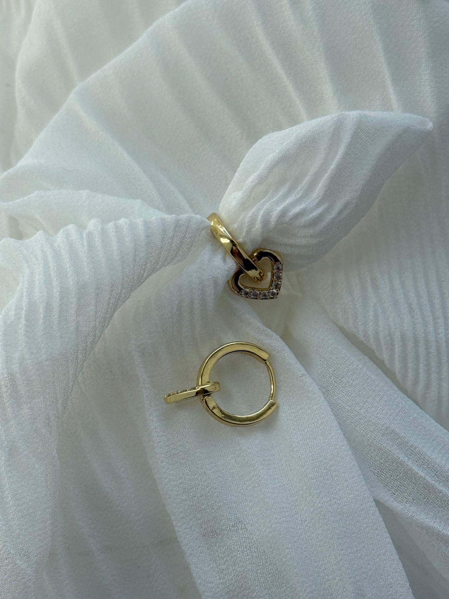 Goldene Zirkonia Heart Hoops Ohrringe - 11115