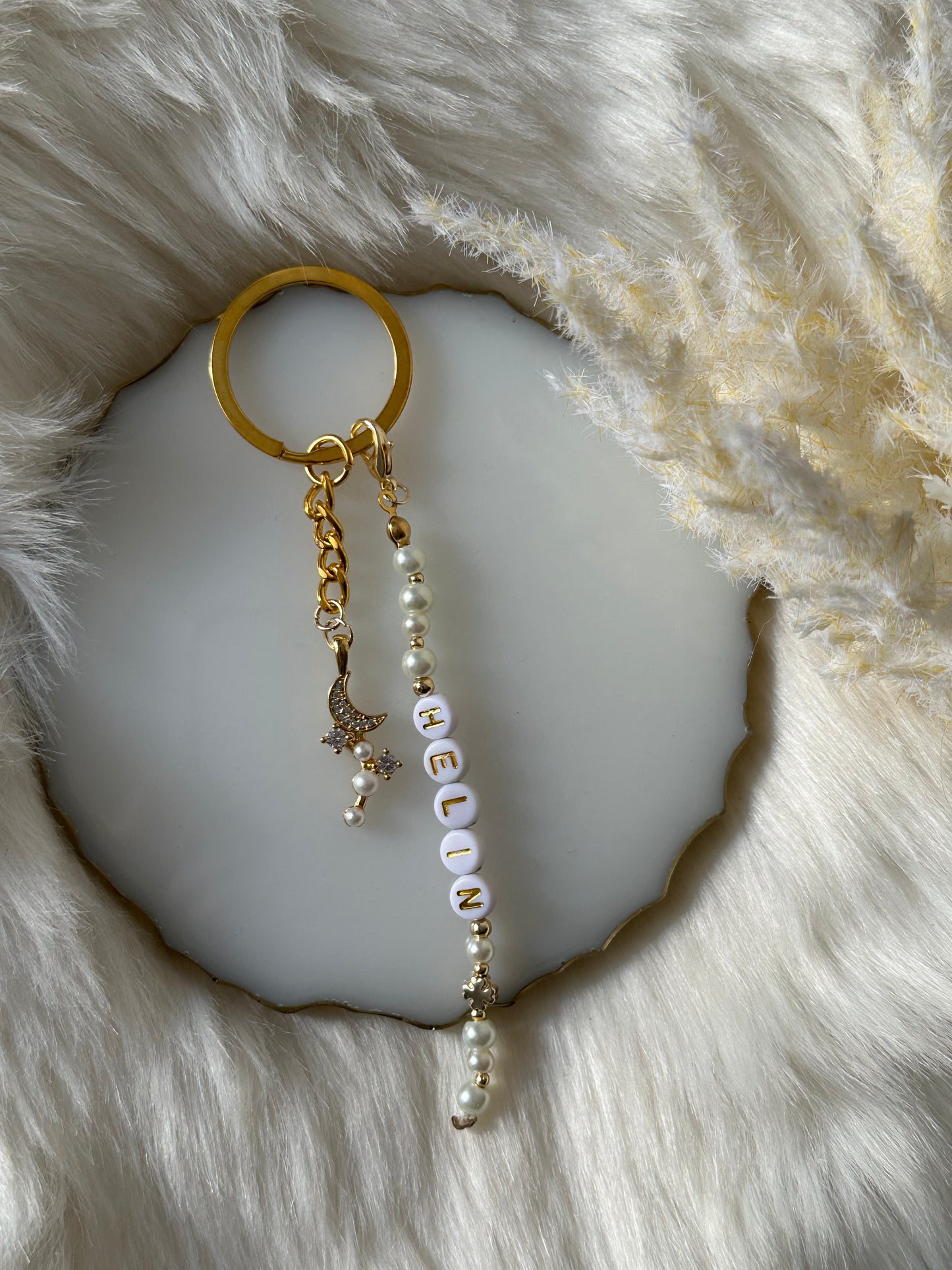 Schlüsselanhänger mit Goldenen und Weißen Perlen und Mond Anhänger - 10058