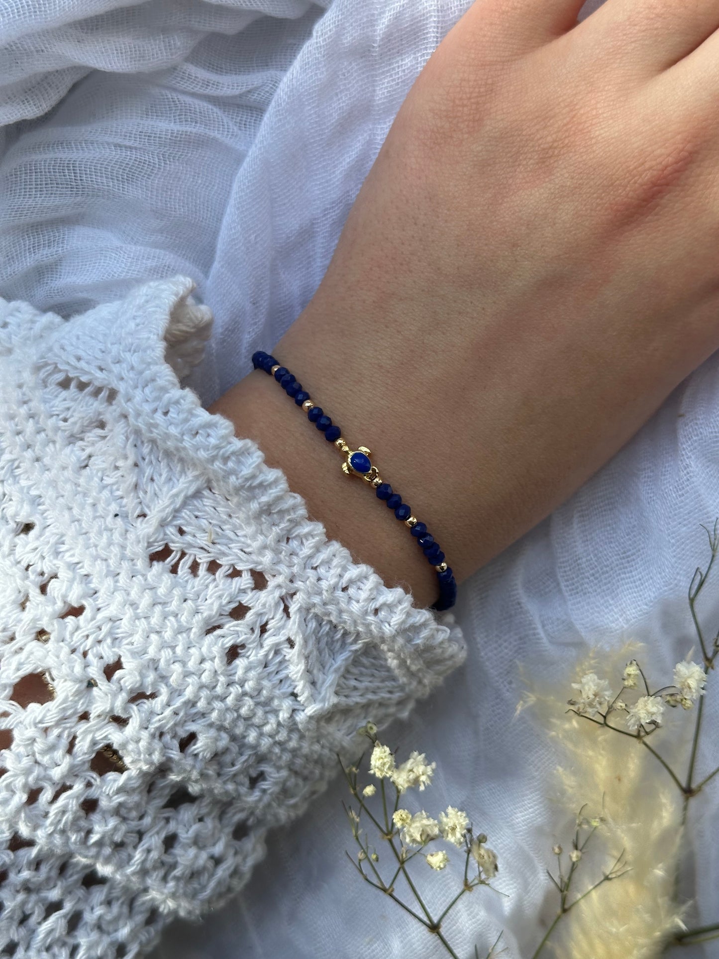 Perlenarmband mit Dunkelblauen Kristallperlen + Schildkröten Anhänger - 10690