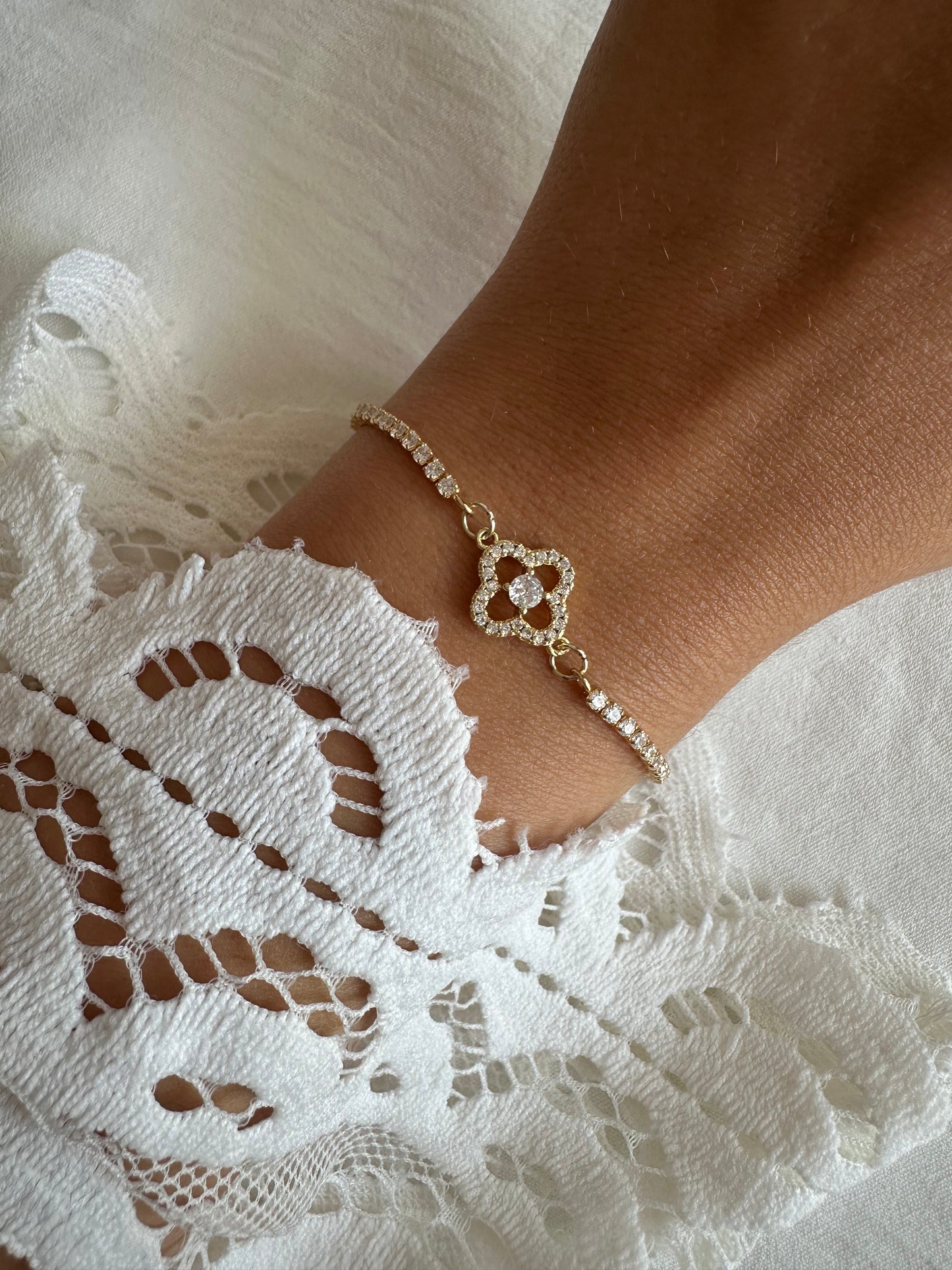 Goldenes Armband mit Goldenem Kleeblatt verstellbar