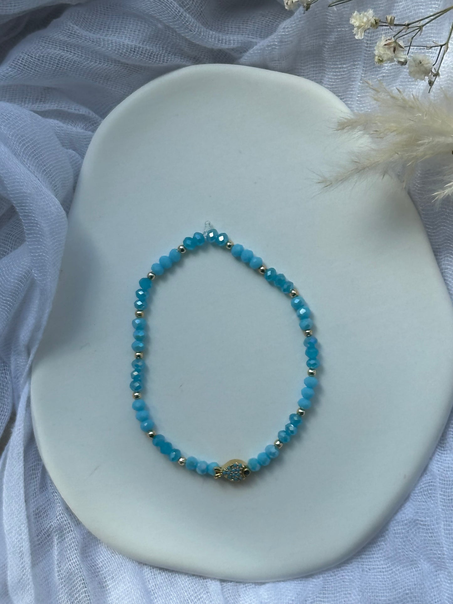 Perlenarmband mit Blauen Kristallperlen + Fisch Anhänger - 10686