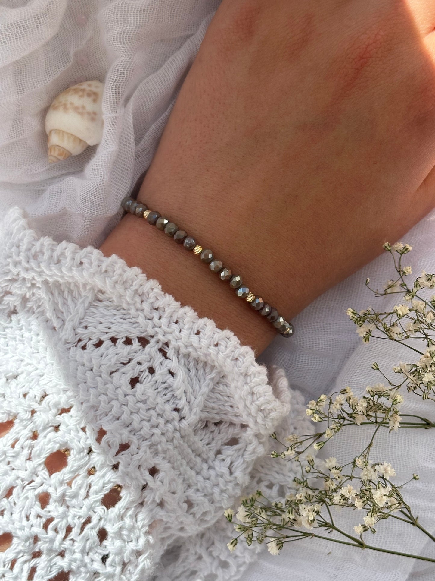 Perlenarmband mit Kristallperlen und Goldenen Dorika Perlen - 10834
