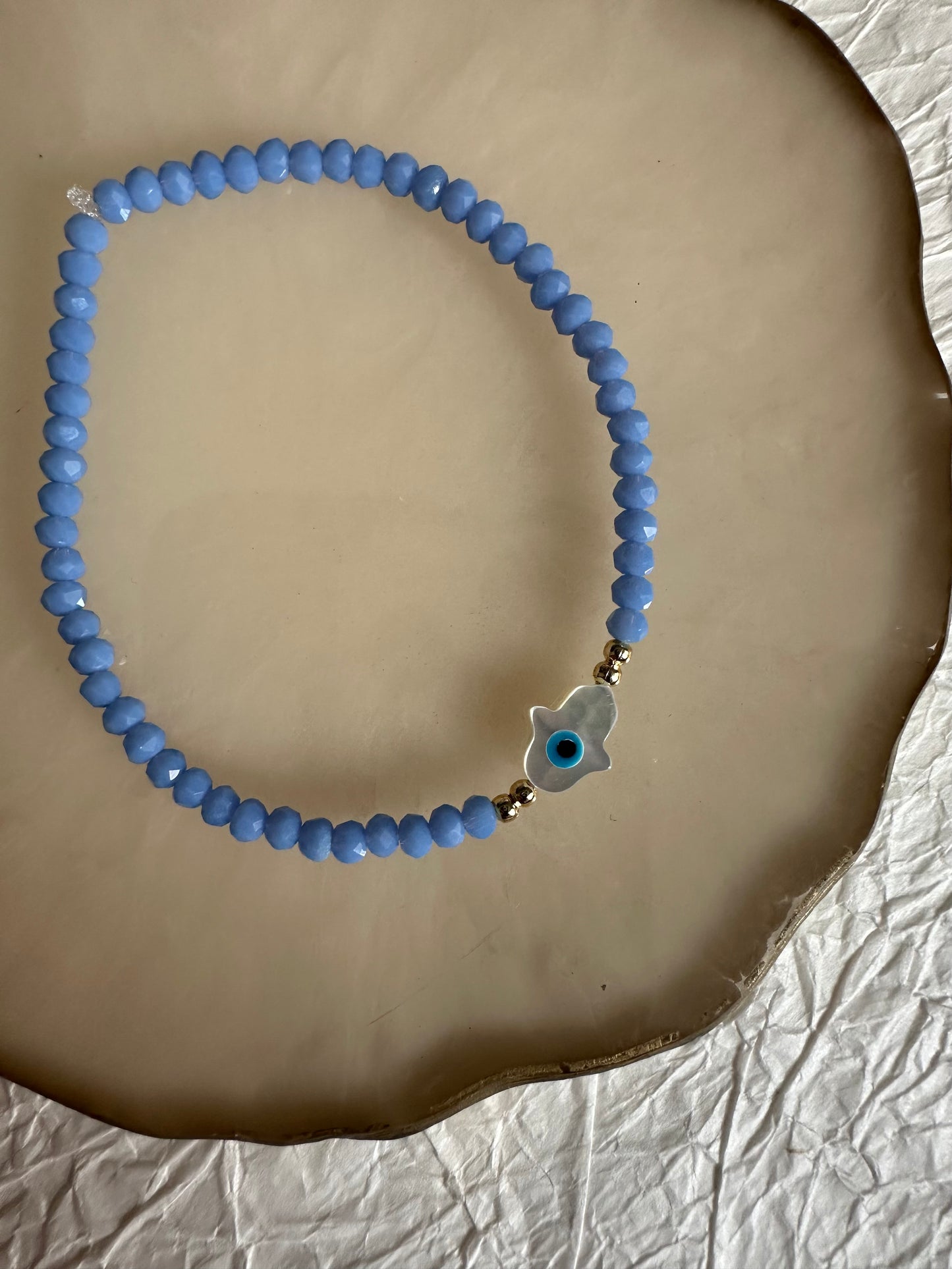 Perlenarmband mit Blauen Kristallperlen und Fatimas Hand - 10247