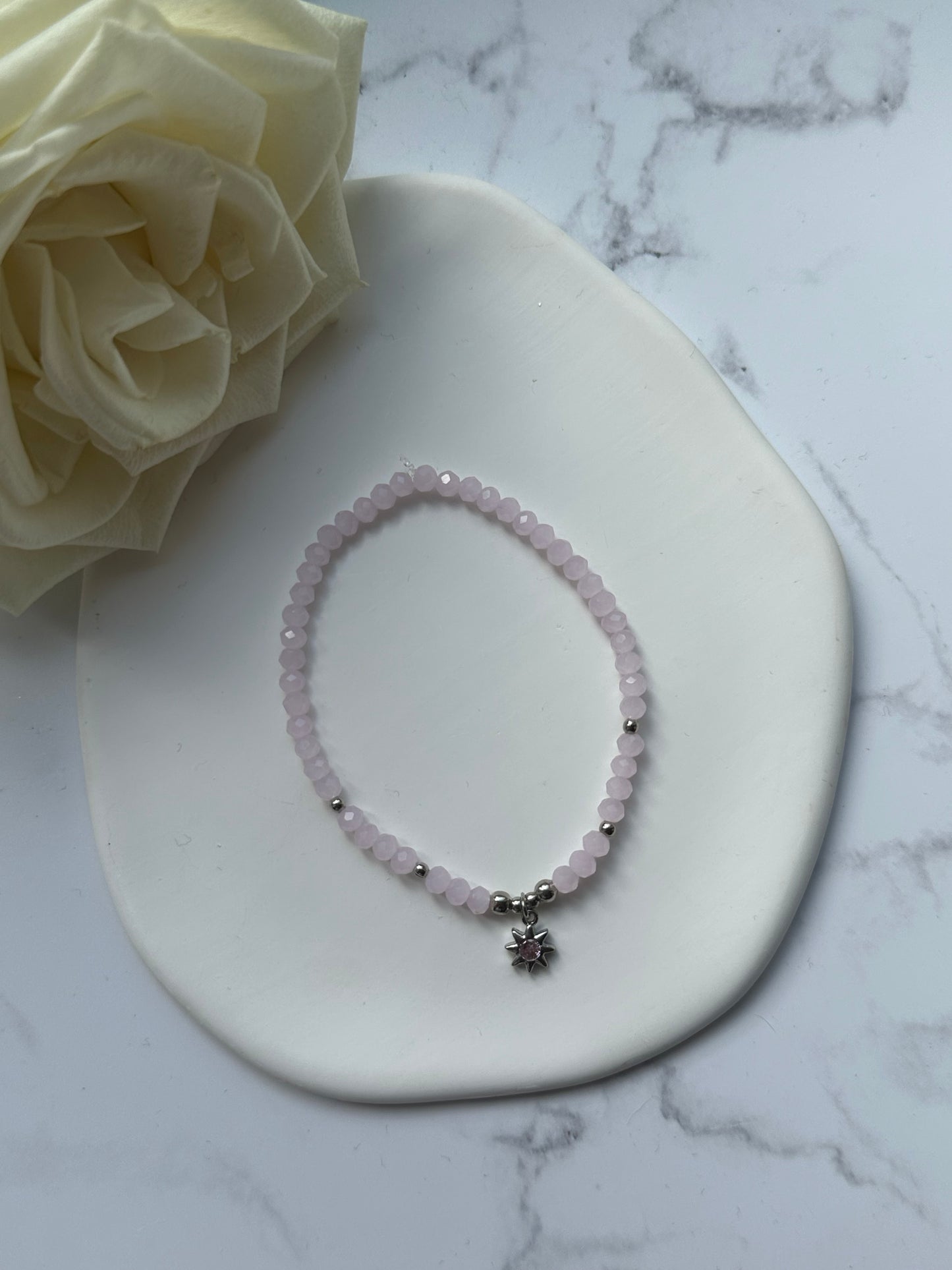 Perlenarmband mit Rosa Kristallperlen und Silbernen Perlen + Sonnen Anhänger - 10895