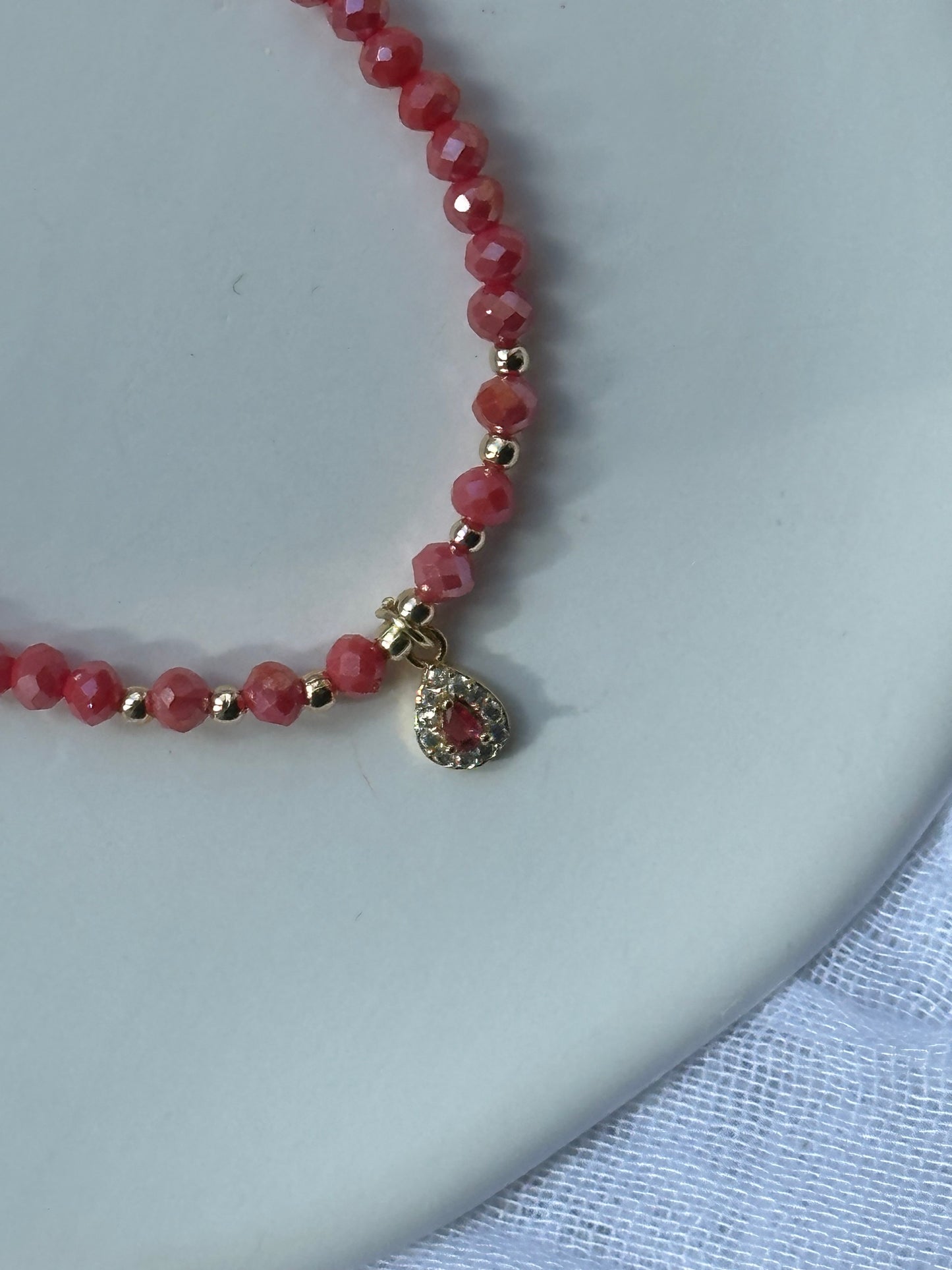 Perlenarmband mit Kristallperlen und Zirkonia Tropfen Anhänger - 10674