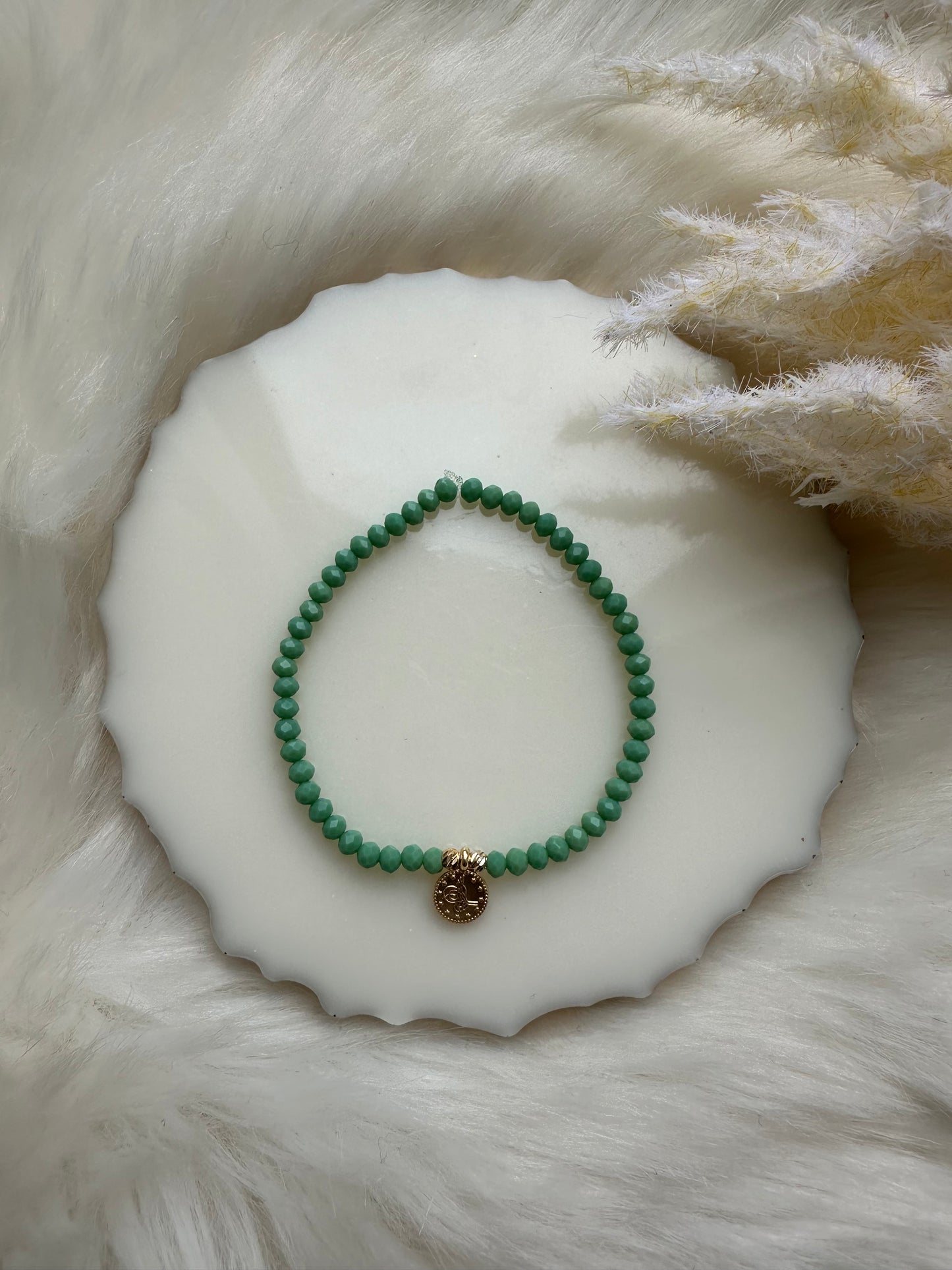 Perlenarmband mit Grünen Kristallperlen und Tura Anhänger - 10391