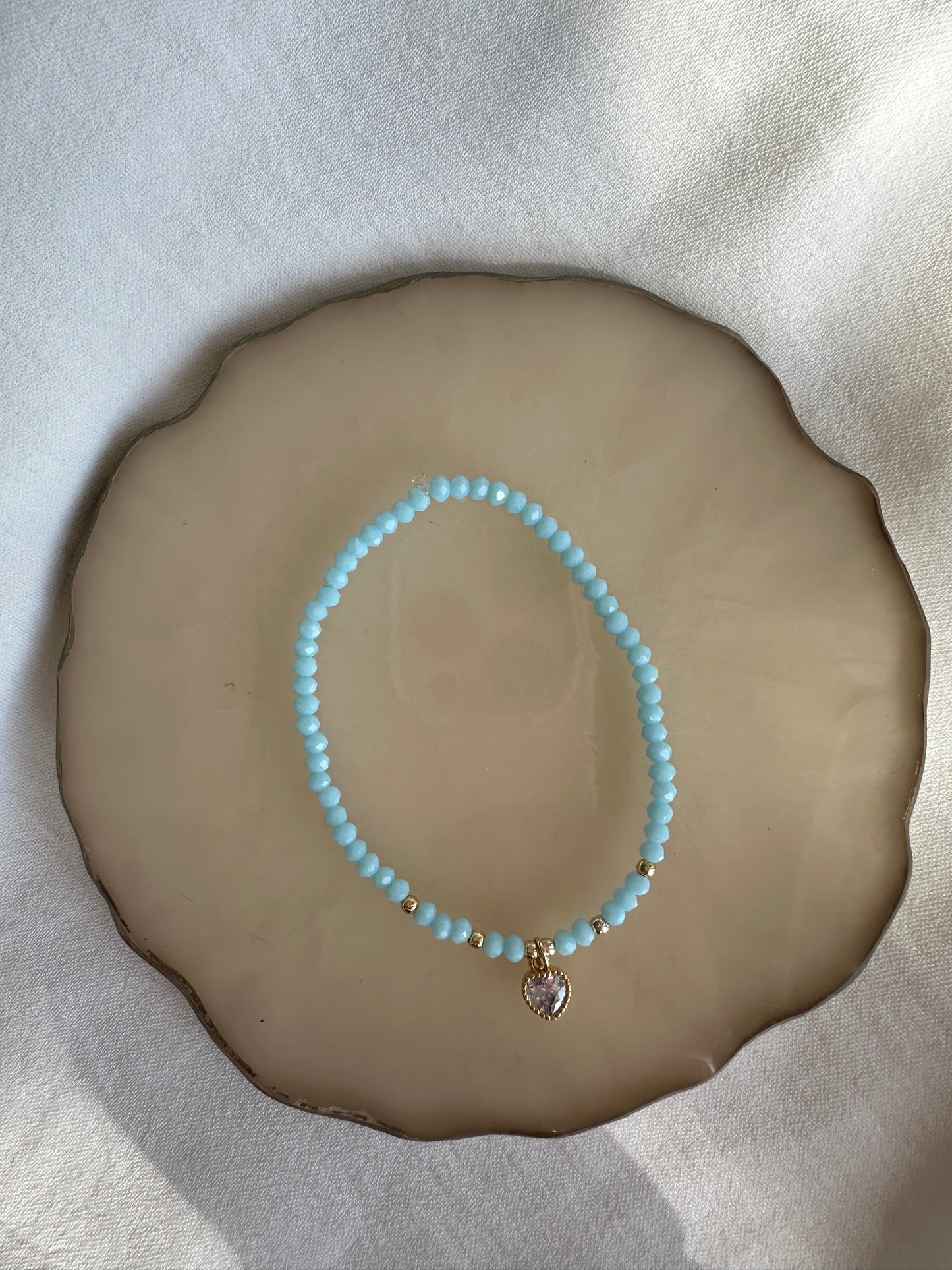 Perlenarmband mit Hellblauen Kristallperlen und Herz Anhänger - 10265