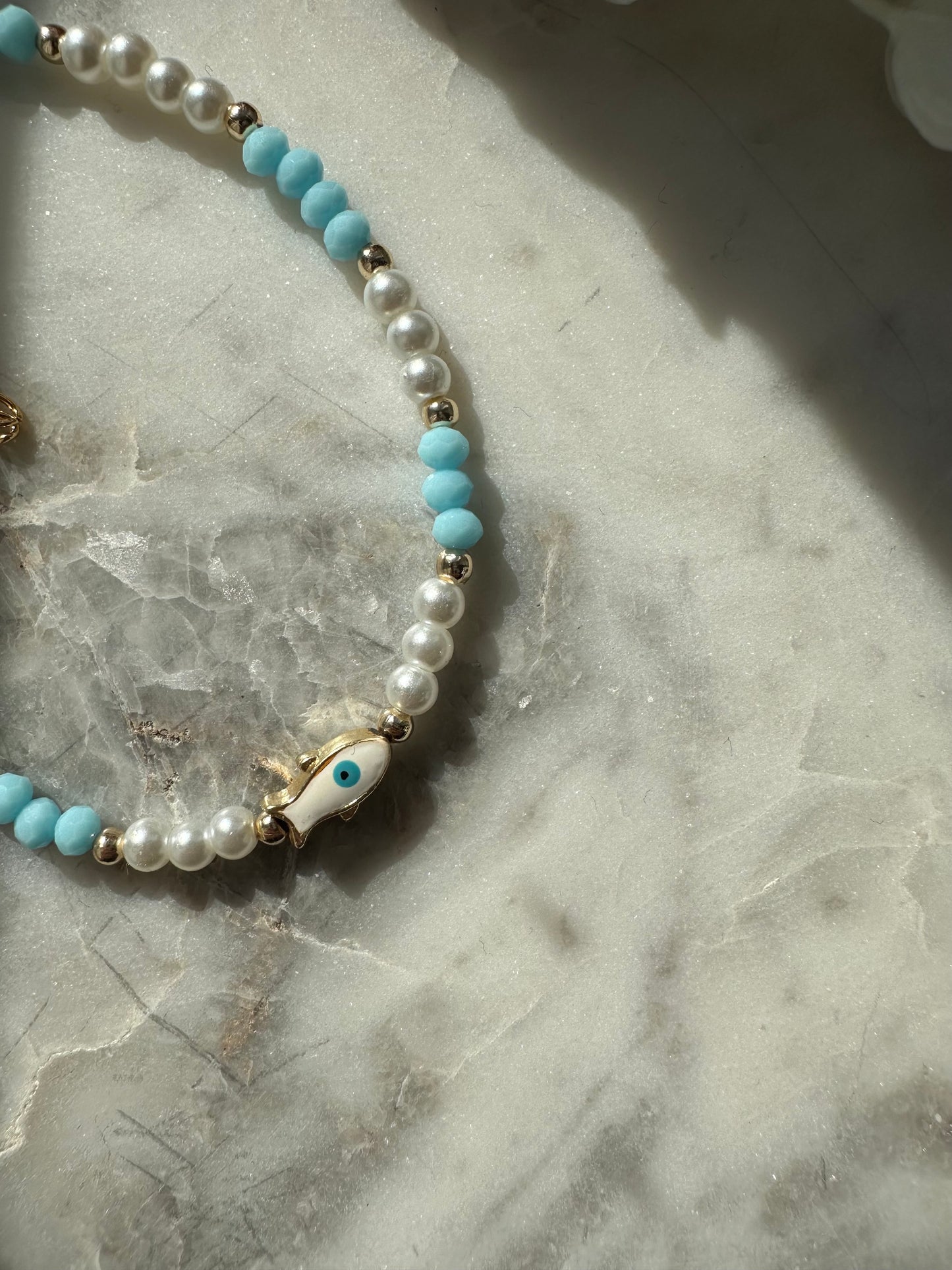 Fußkette mit Weißen und Blauen Perlen und Fisch Anhänger - 10086