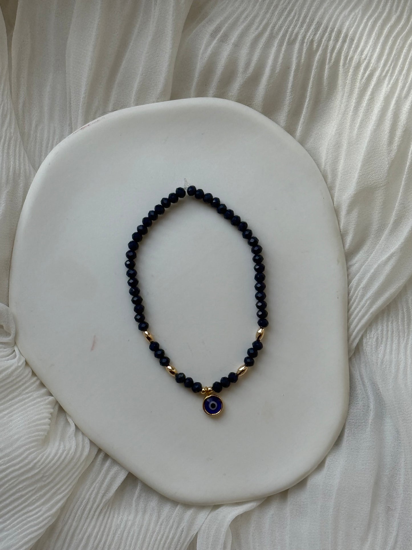 Perlenarmband mit Blauen Kristallperlen und Goldenen Perlen + Nazar Anhänger - 111226