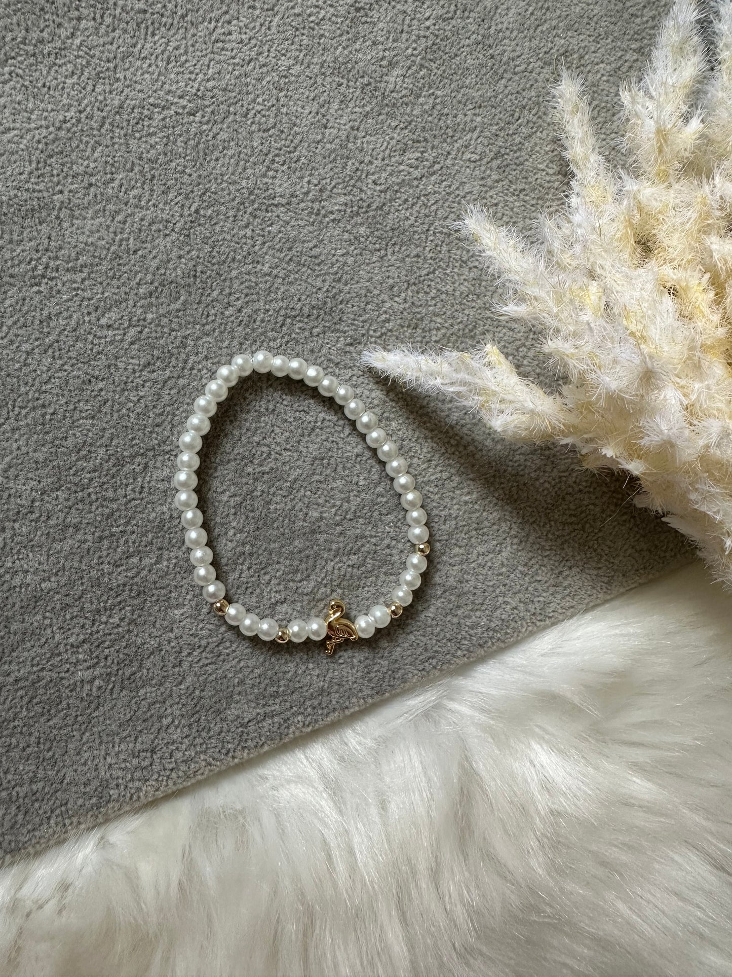 Perlenarmband weiß mit Flamingo Anhänger - 10300