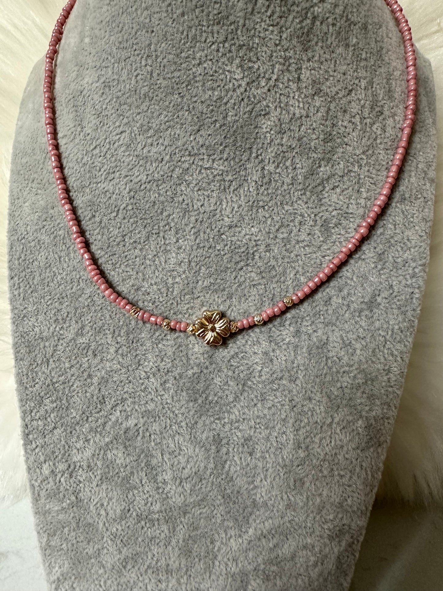 Perlenkette chocker mit Kleeblatt Anhänger - 10117