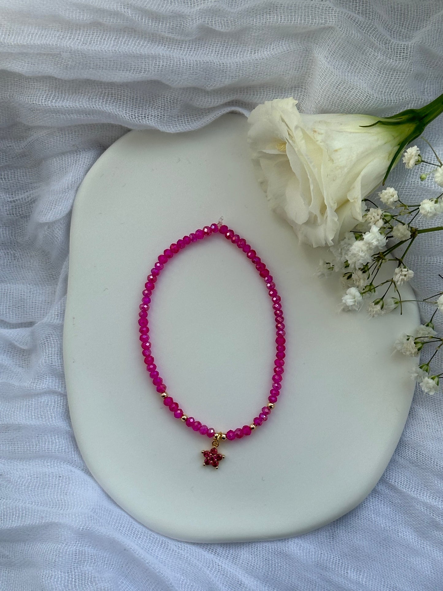 Perlenarmband mit Pinken Kristallperlen und Blumen Anhänger - 10555