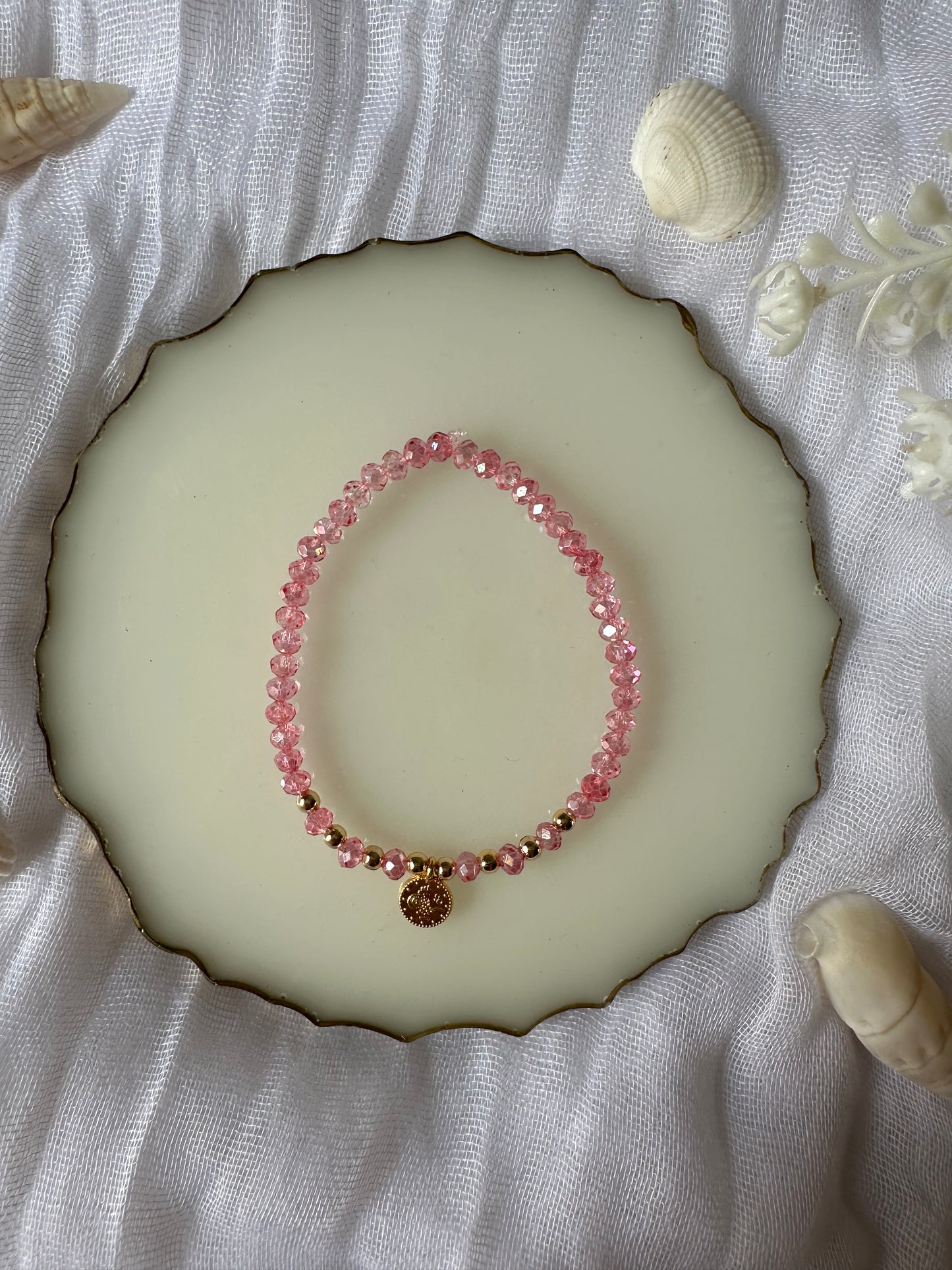 Perlenarmband mit Rosa Kristallperlen und Goldenen Taler Anhänger - 10323