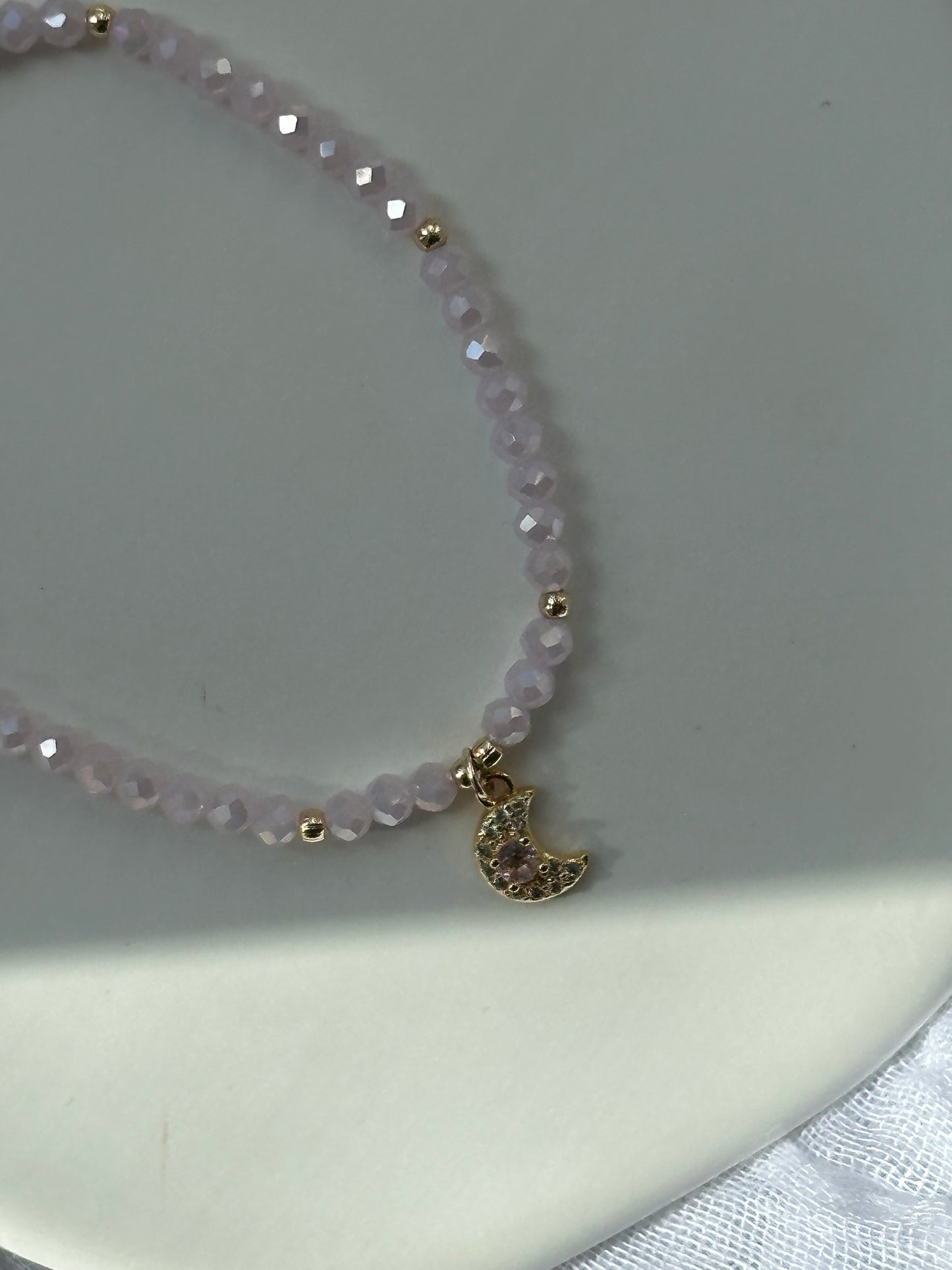 Perlenarmband mit Rosa Kristallperlen + Mond Anhänger - 10682