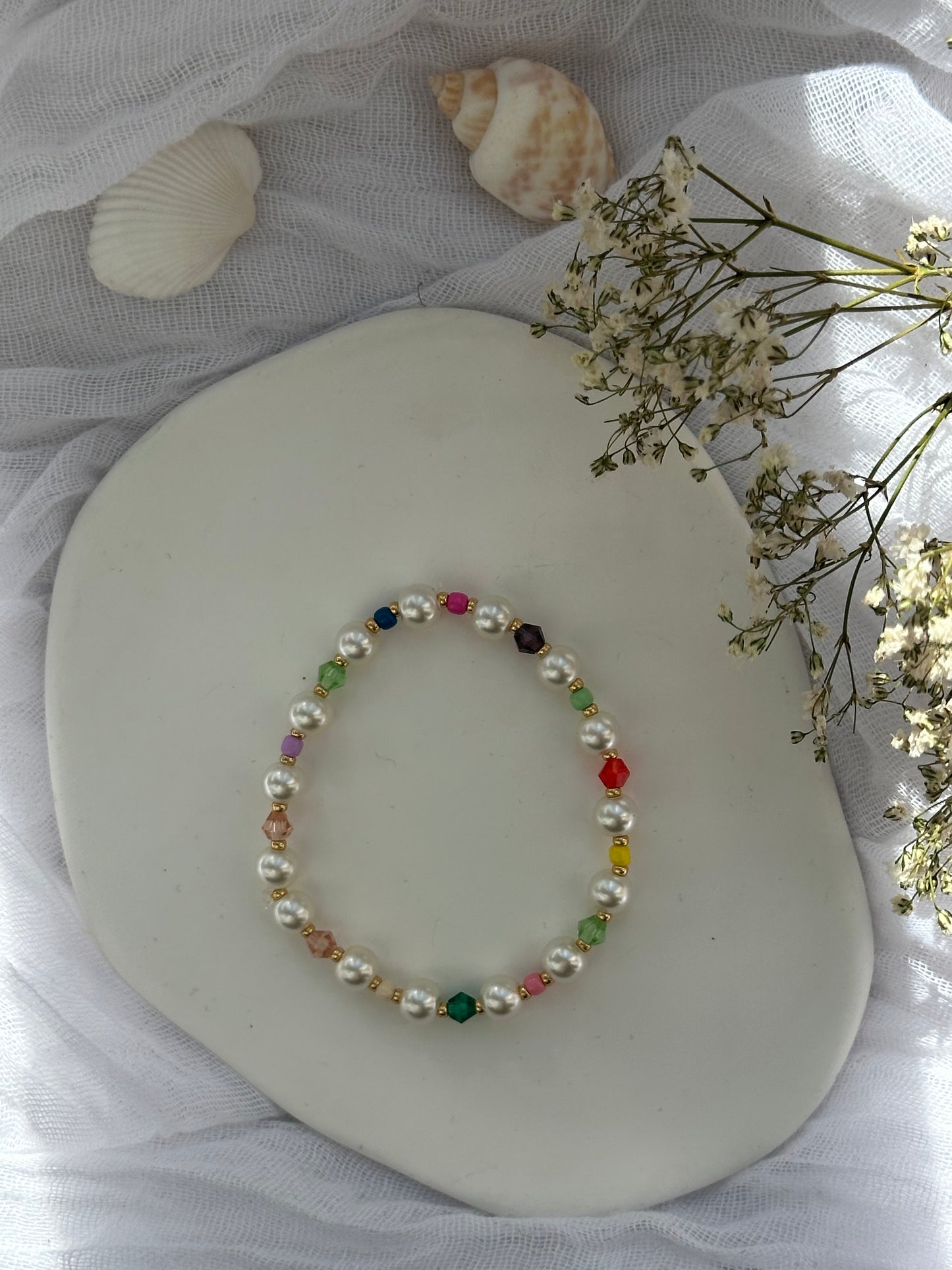 Perlenarmband mit Bunten Perlen und Goldenen Perlen - 10851