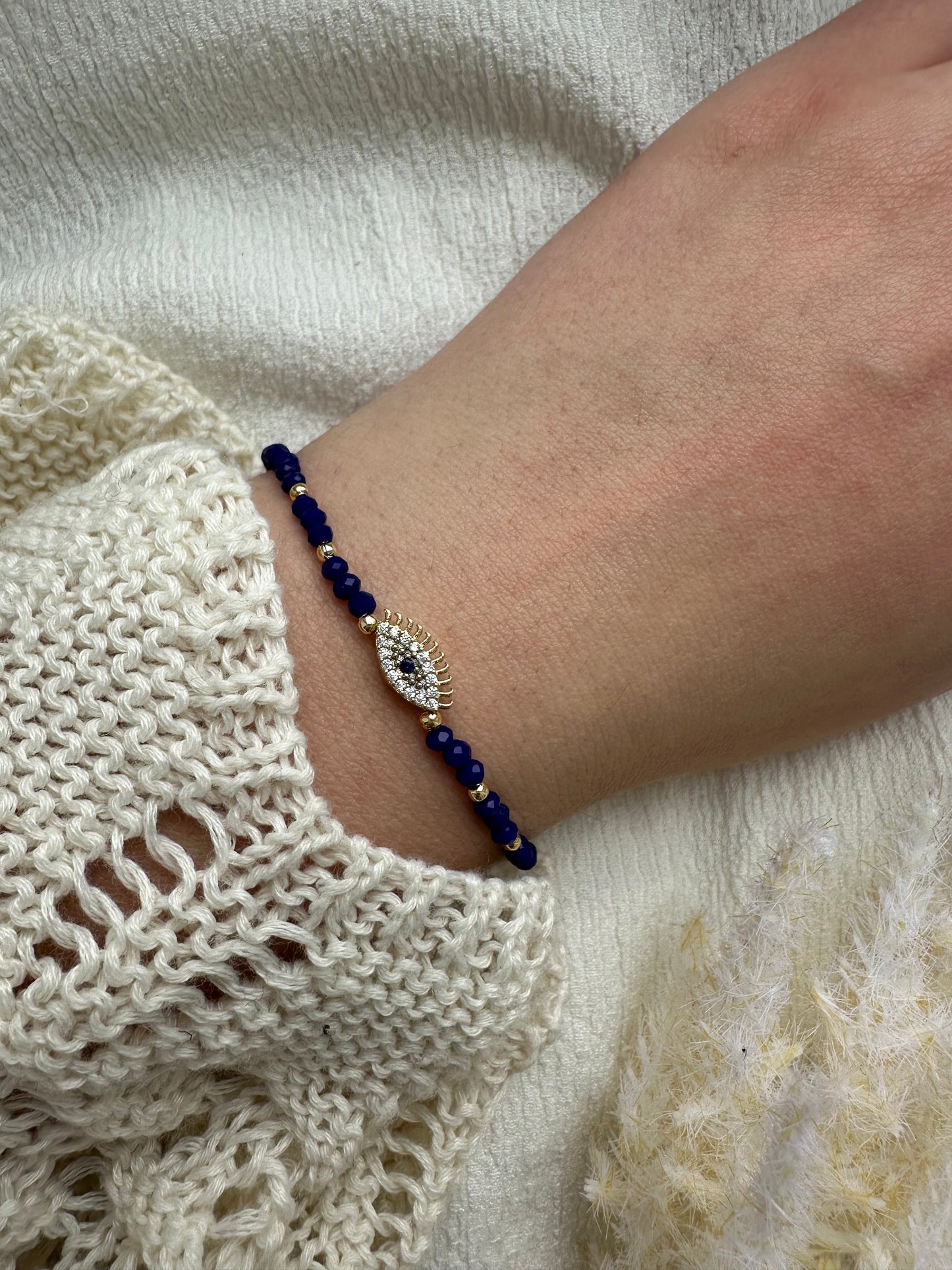 Perlenarmband mit Dunkelblauen Kristallperlen und Auge Anhänger - 10237