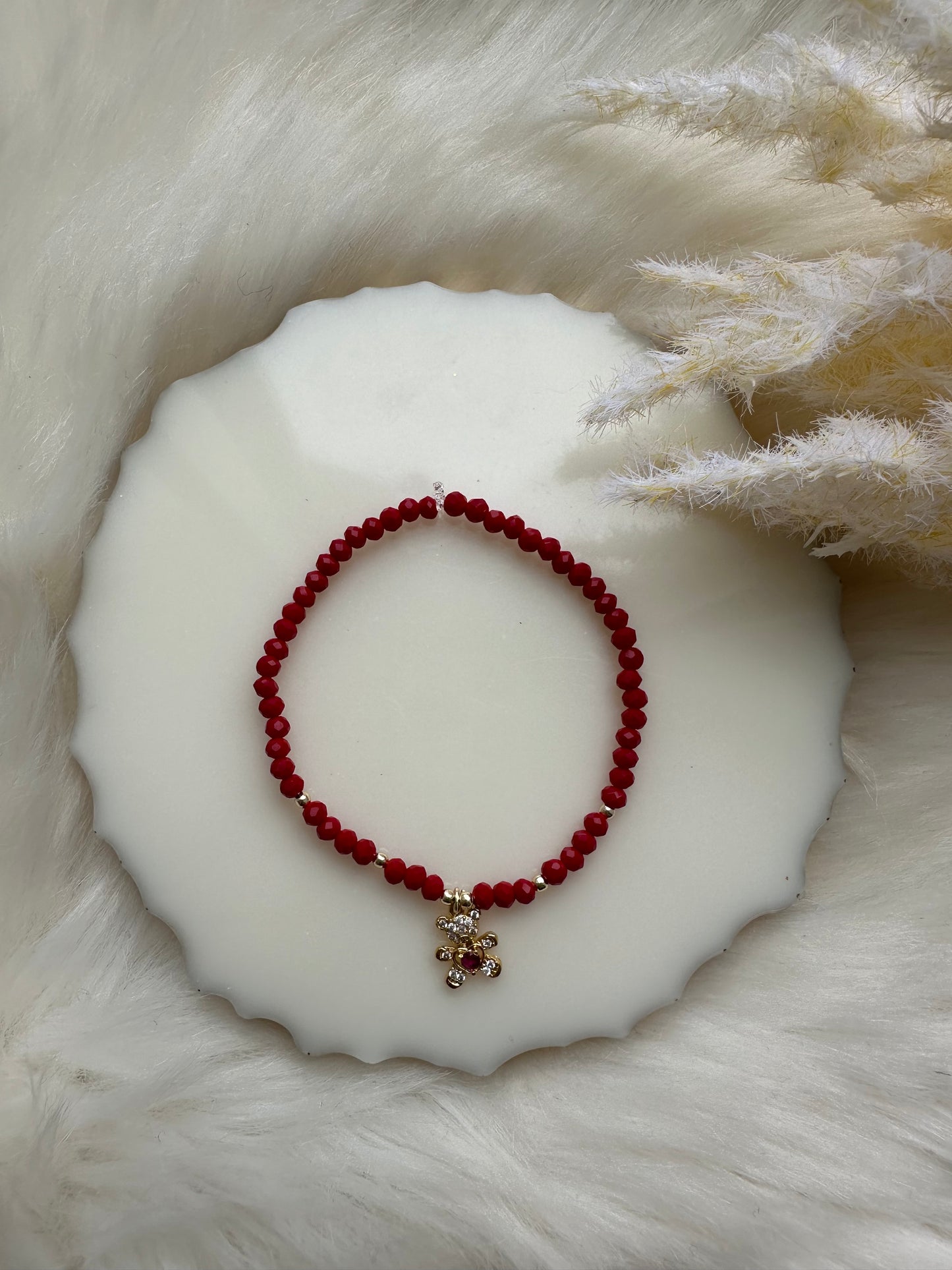 Perlenarmband mit Roten Kristallperlen und Teddy Anhänger - 10390