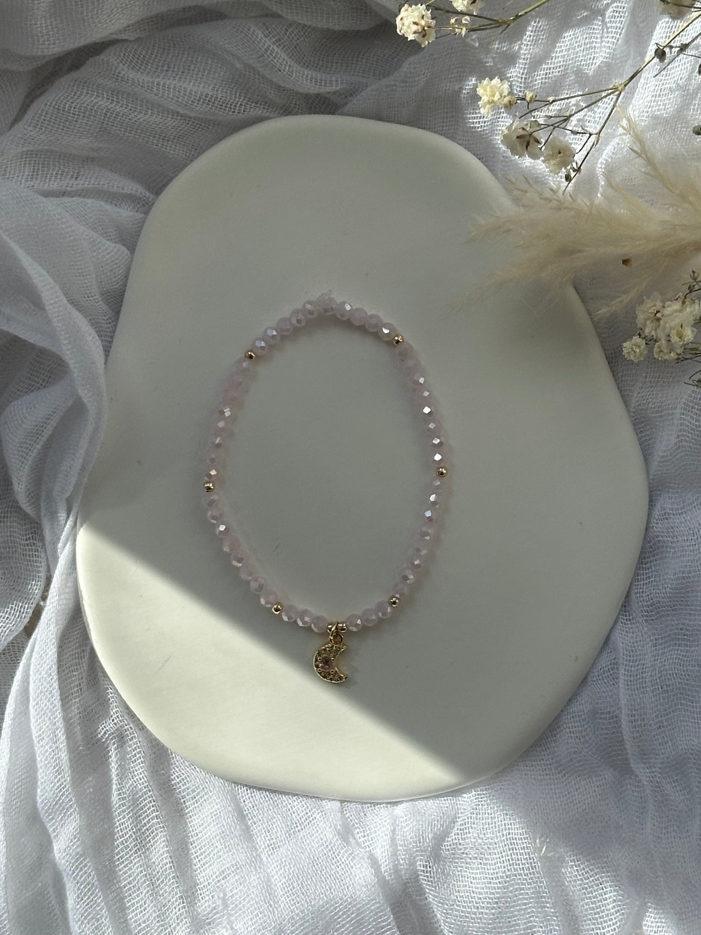 Perlenarmband mit Rosa Kristallperlen + Mond Anhänger - 10682