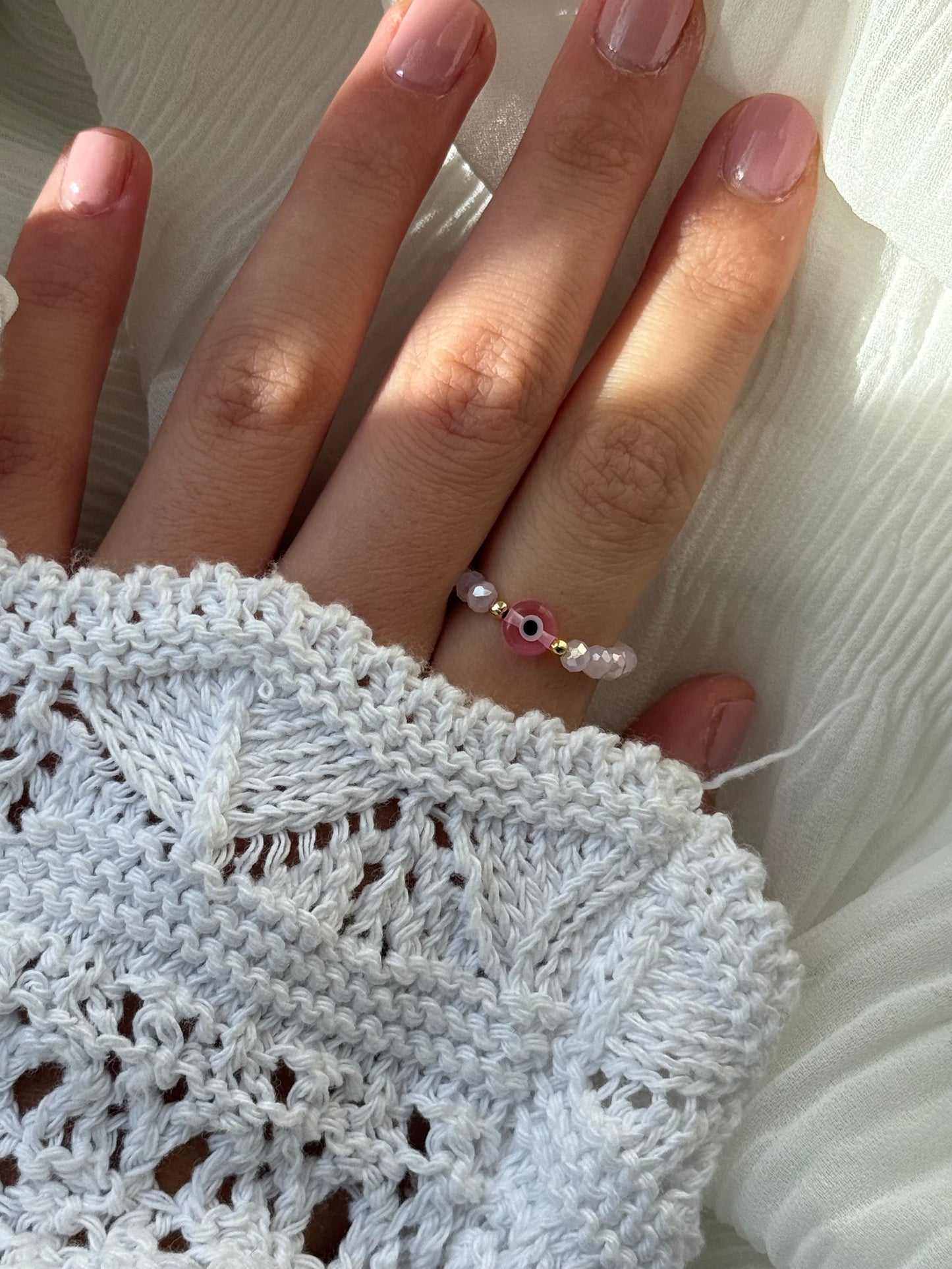 Perlenring mit Rosa Kristallperlen, Goldenen Details + Nazar Anhänger - 111205