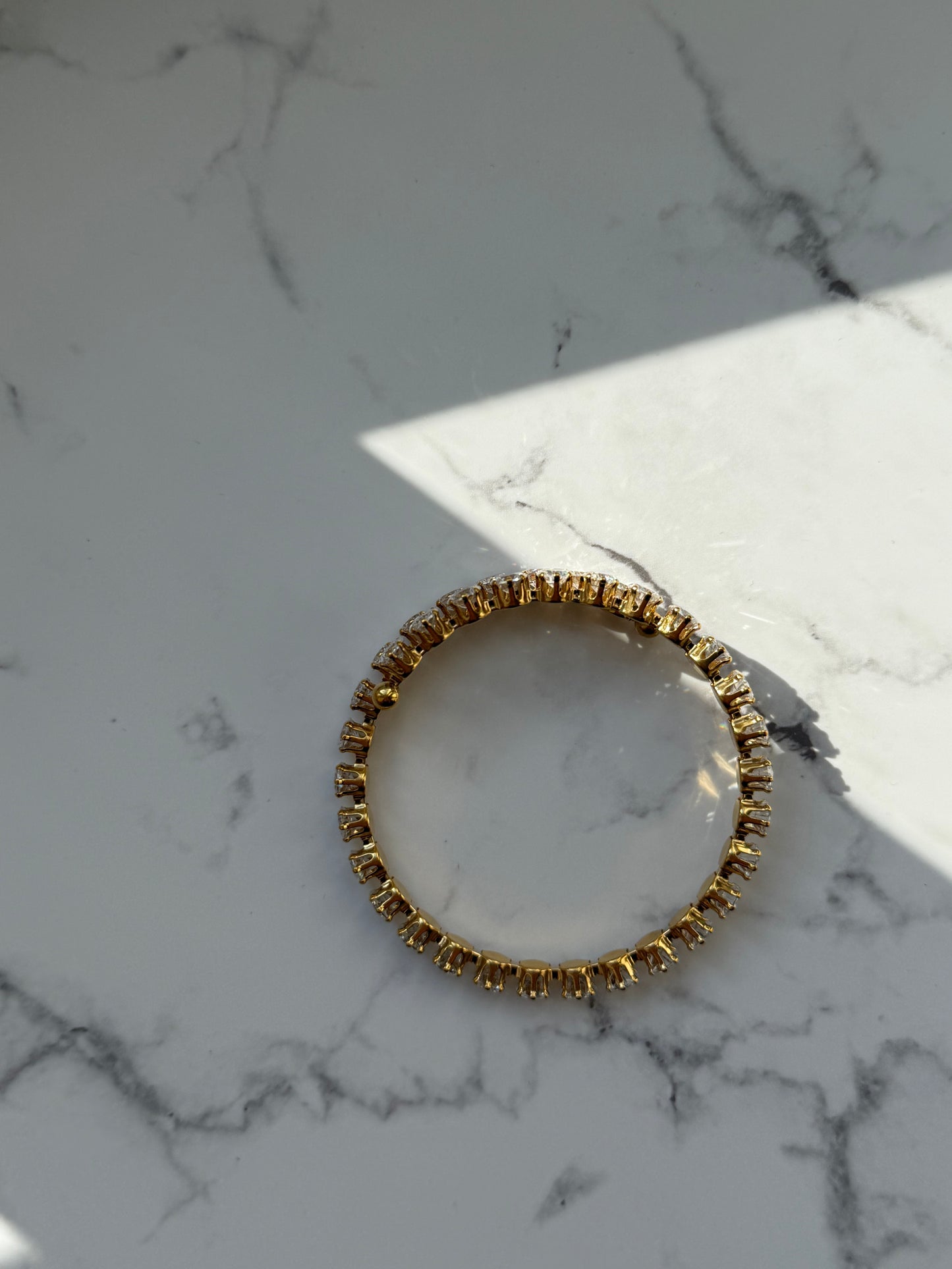 Goldenes verstellbares Zirkonia Armband - 10938