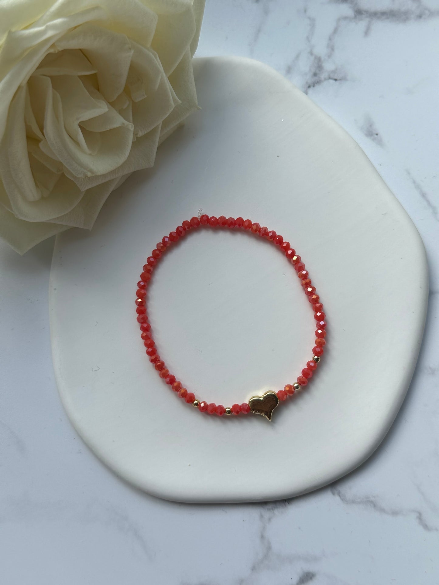 Perlenarmband mit Kristallperlen und Goldenen Perlen + Herz Anhänger - 10887