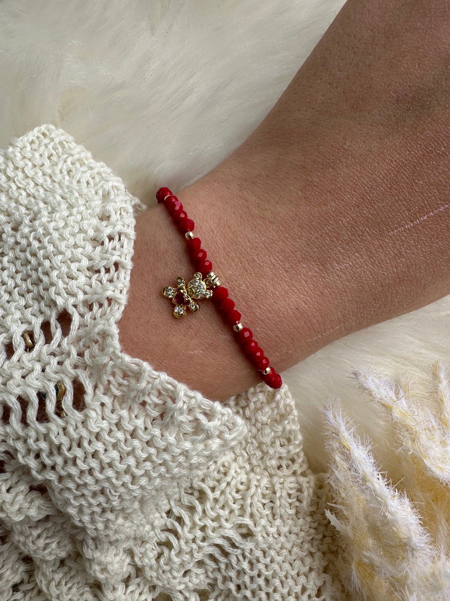 Perlenarmband mit Roten Kristallperlen und Teddy Anhänger - 10390