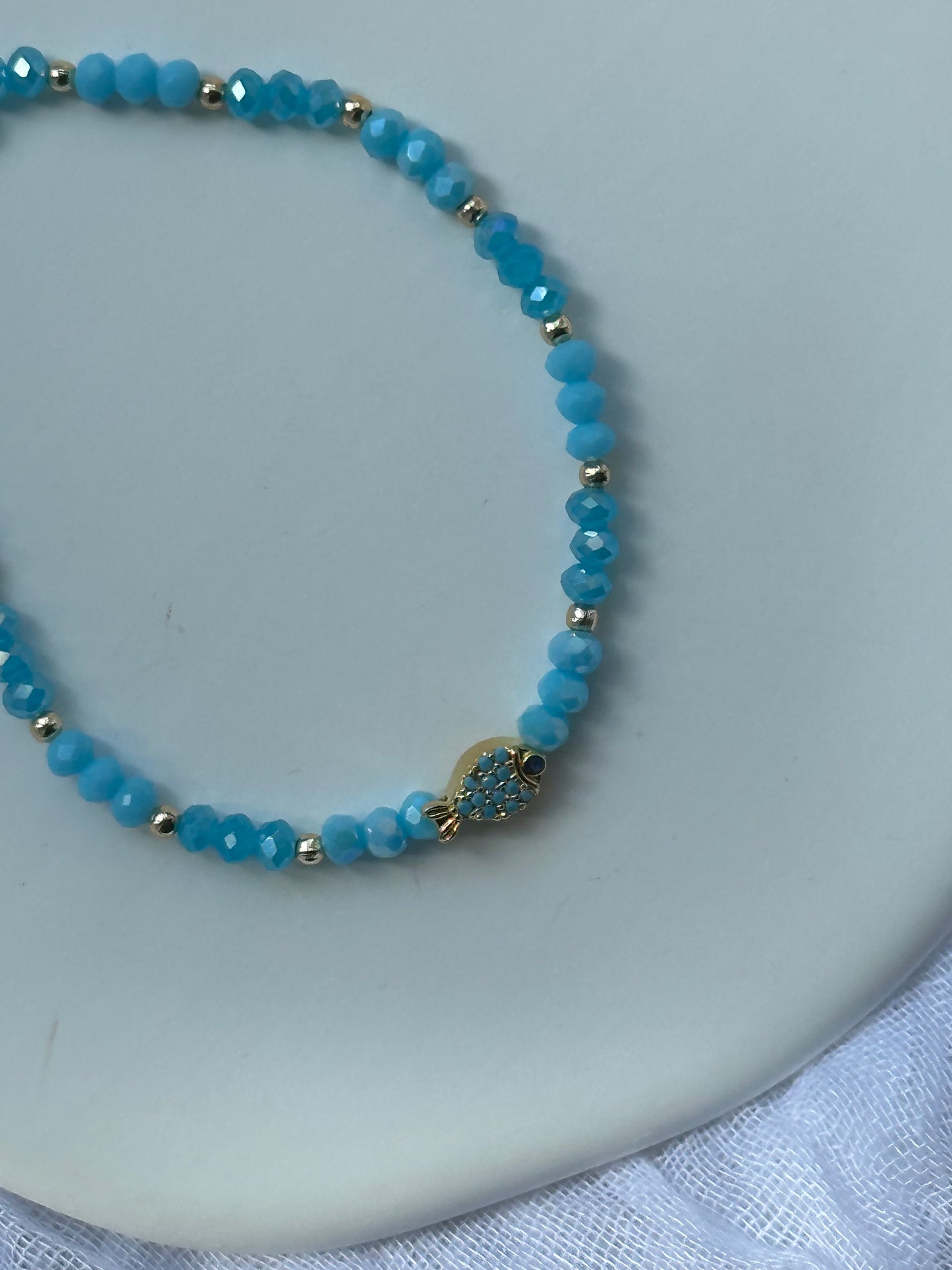 Perlenarmband mit Blauen Kristallperlen + Fisch Anhänger - 10686