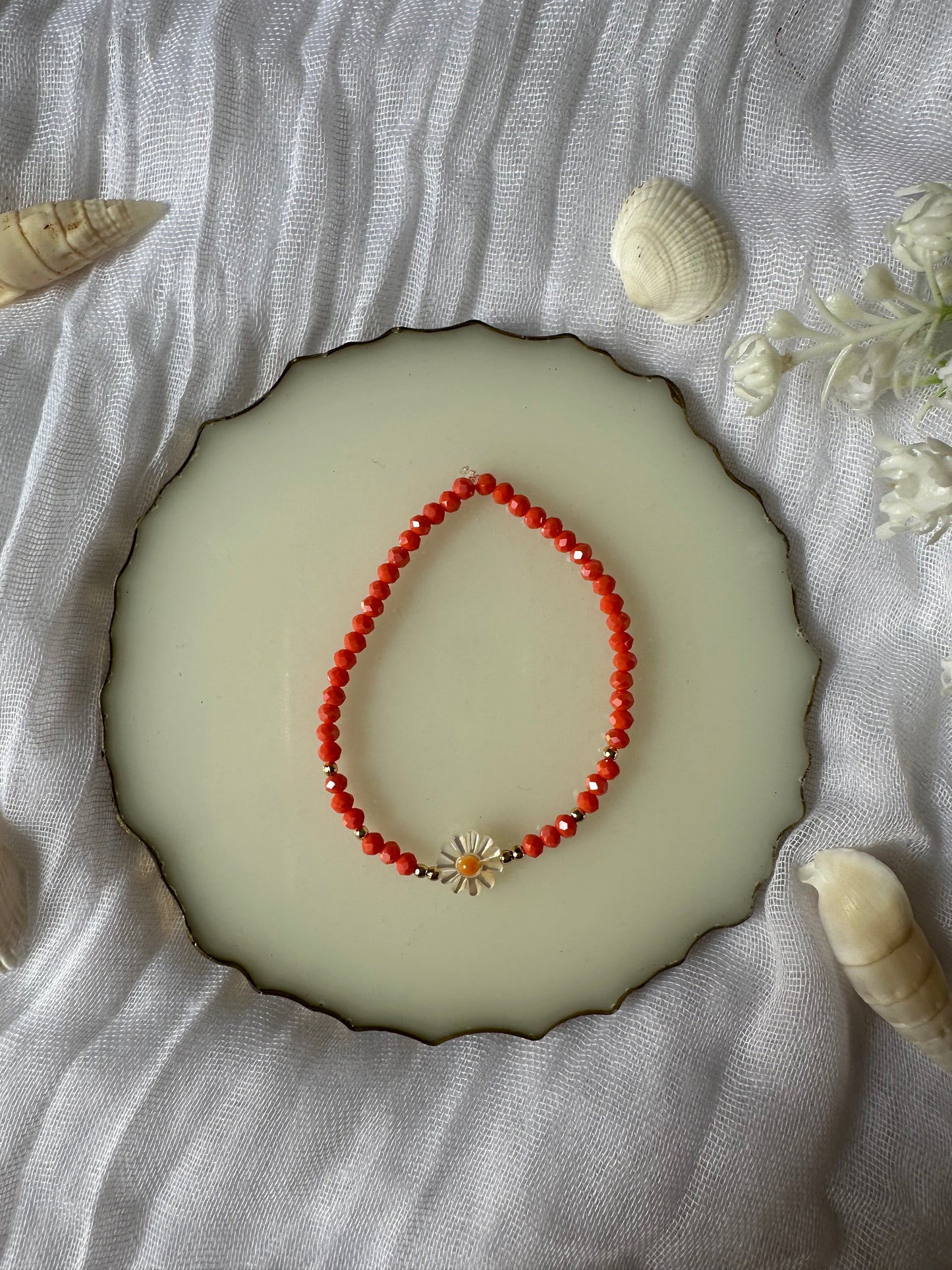 Perlenarmband mit Kristallperlen und Gänseblümchen Anhänger - 10259