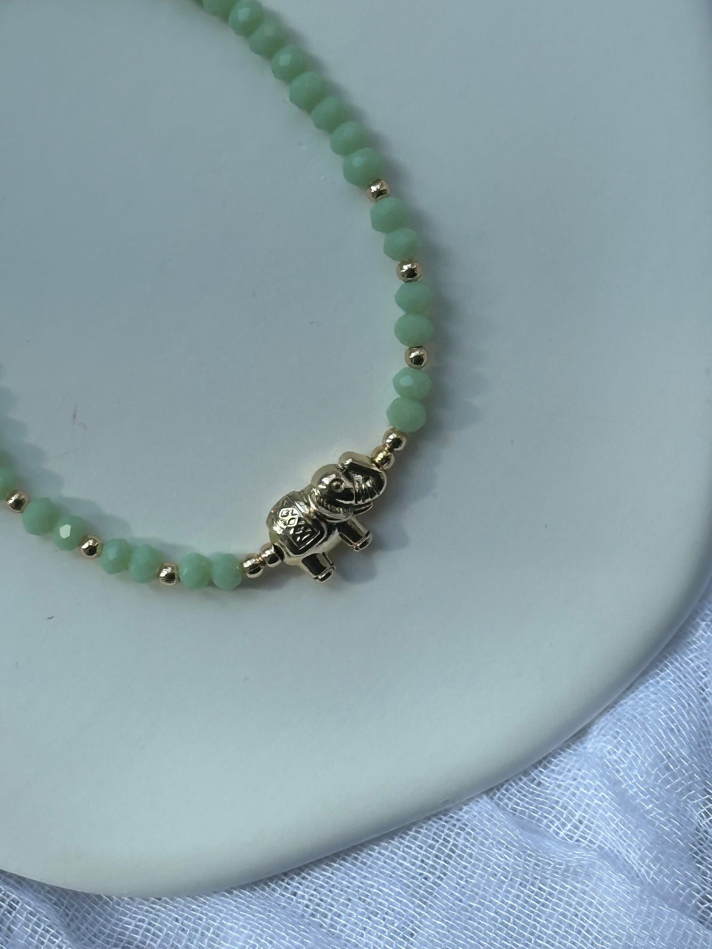 Perlenarmband mit Grünen Kristallperlen + Elefanten Anhänger - 10677
