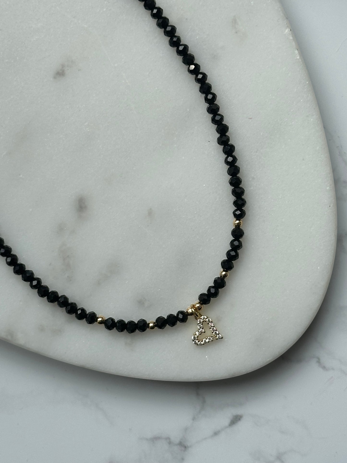 Perlenkette mit Schwarzen Kristallperlen und Goldenen Perlen + Herz Anhänger - 10930