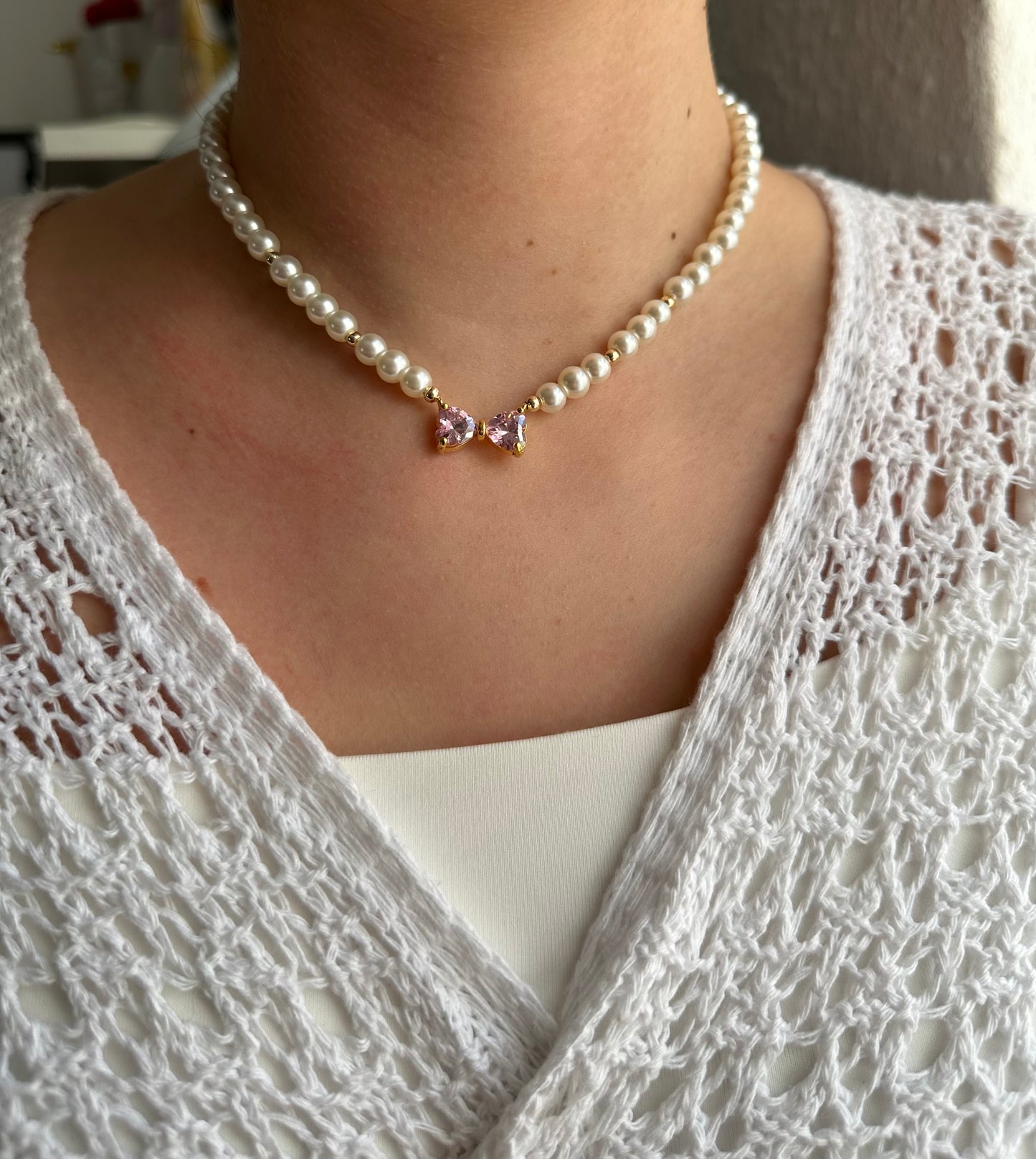 Perlenkette mit Beigen Glasperlen + Zirkonia Rosa Schleifen Anhänger - 10667