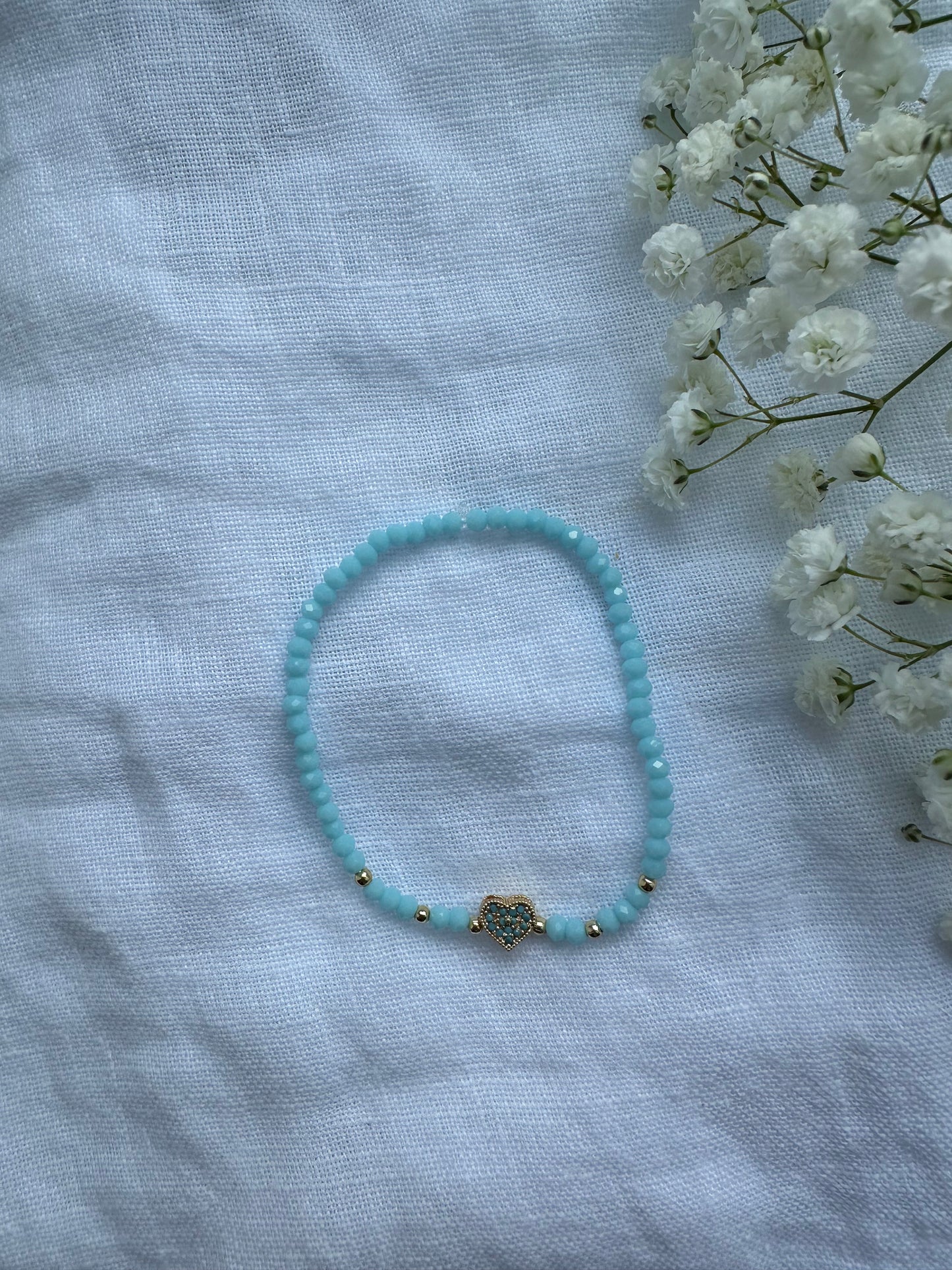 Perlenarmband mit Hellblauen Kristallperlen und Herz Anhänger - 10315